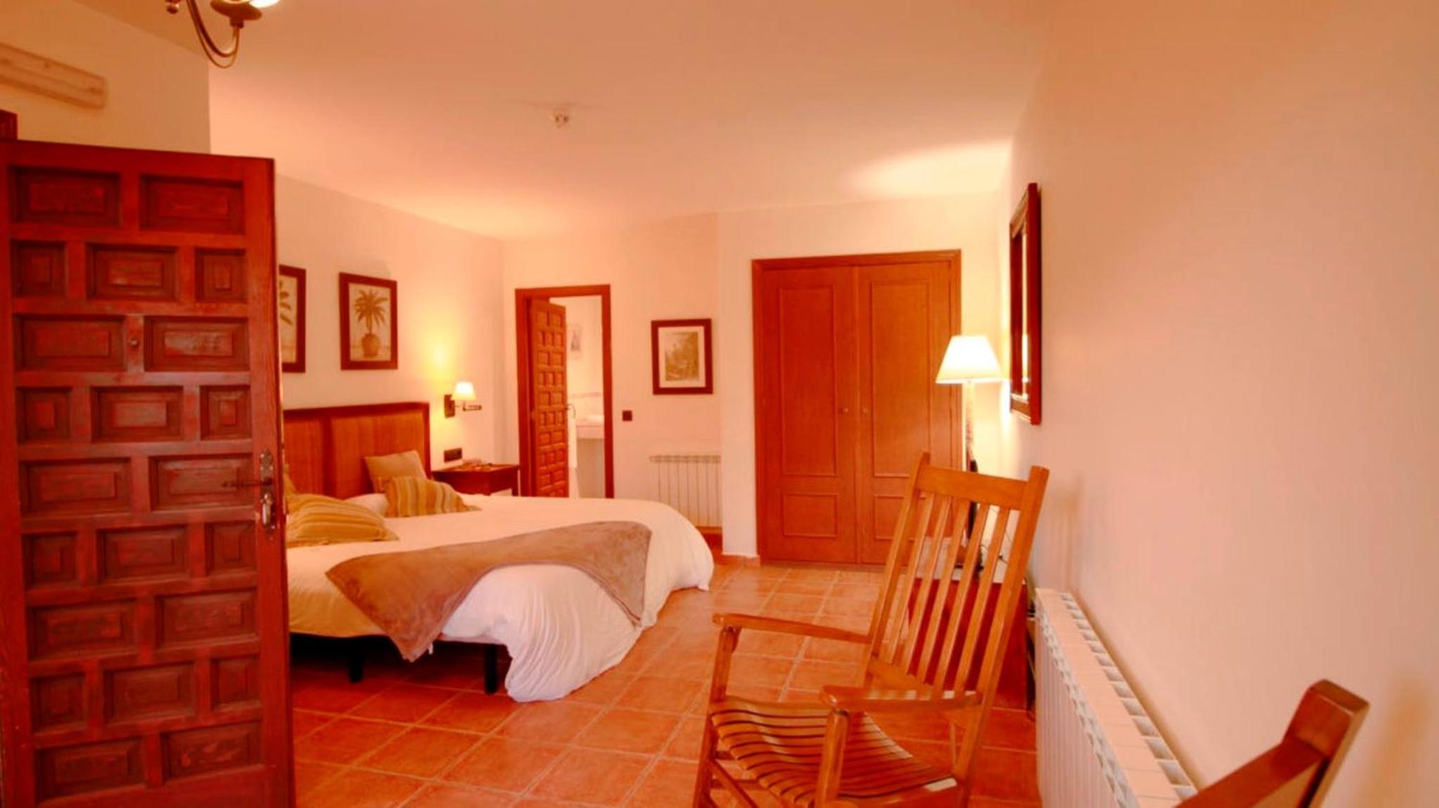 Double Room - Photo 6