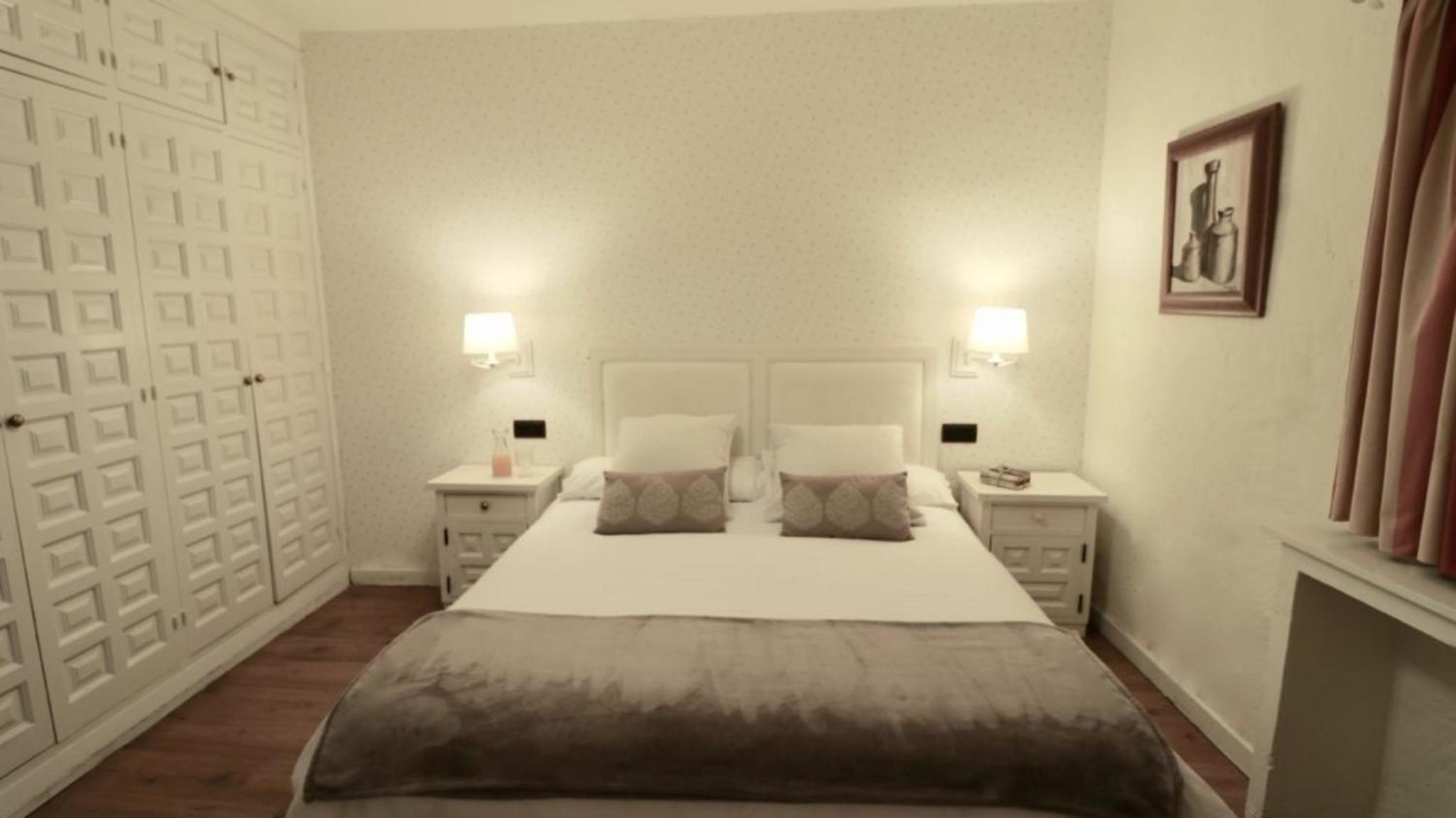 Budget Double Room - Photo 6