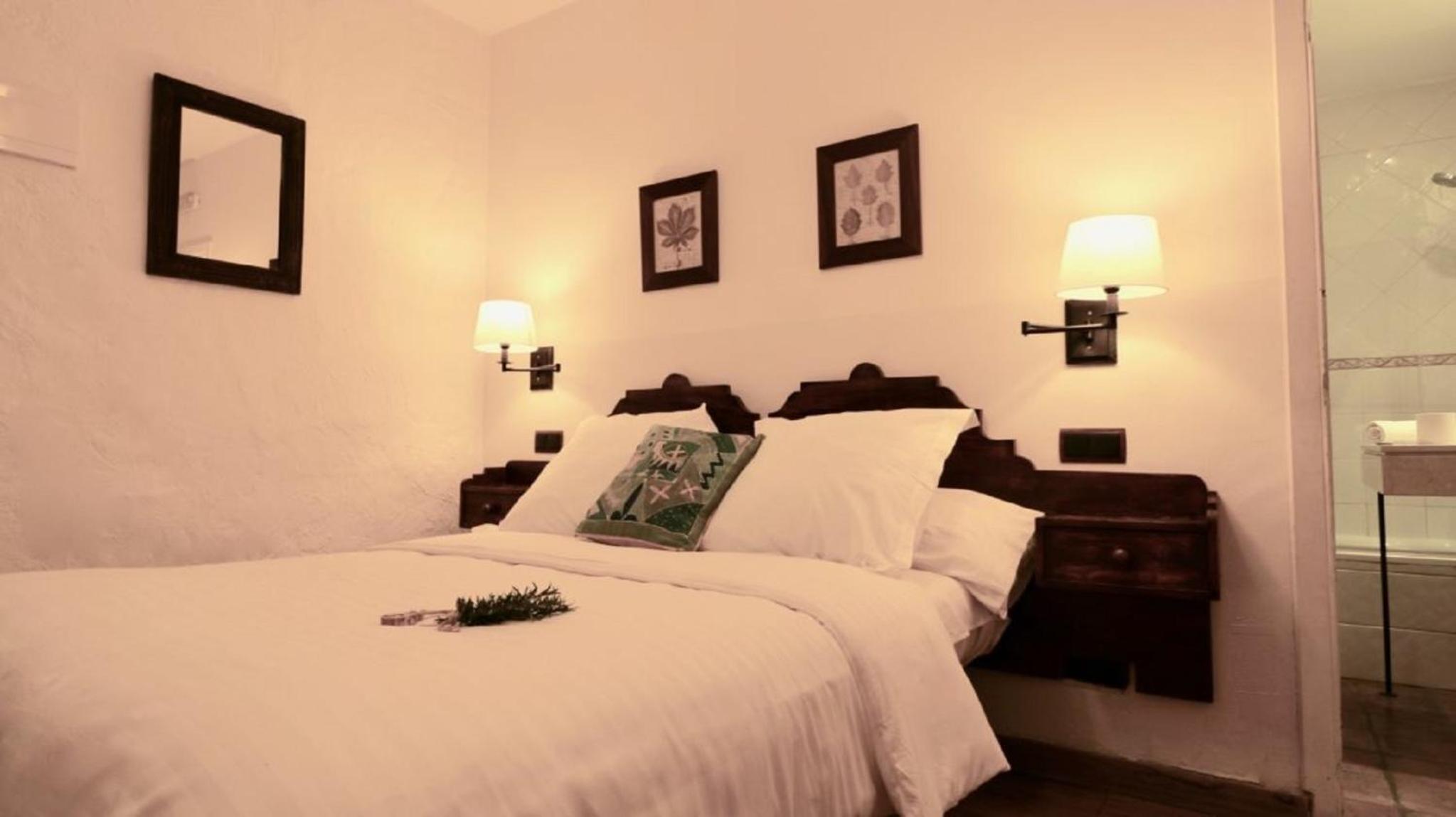 Budget Double Room - Photo 7