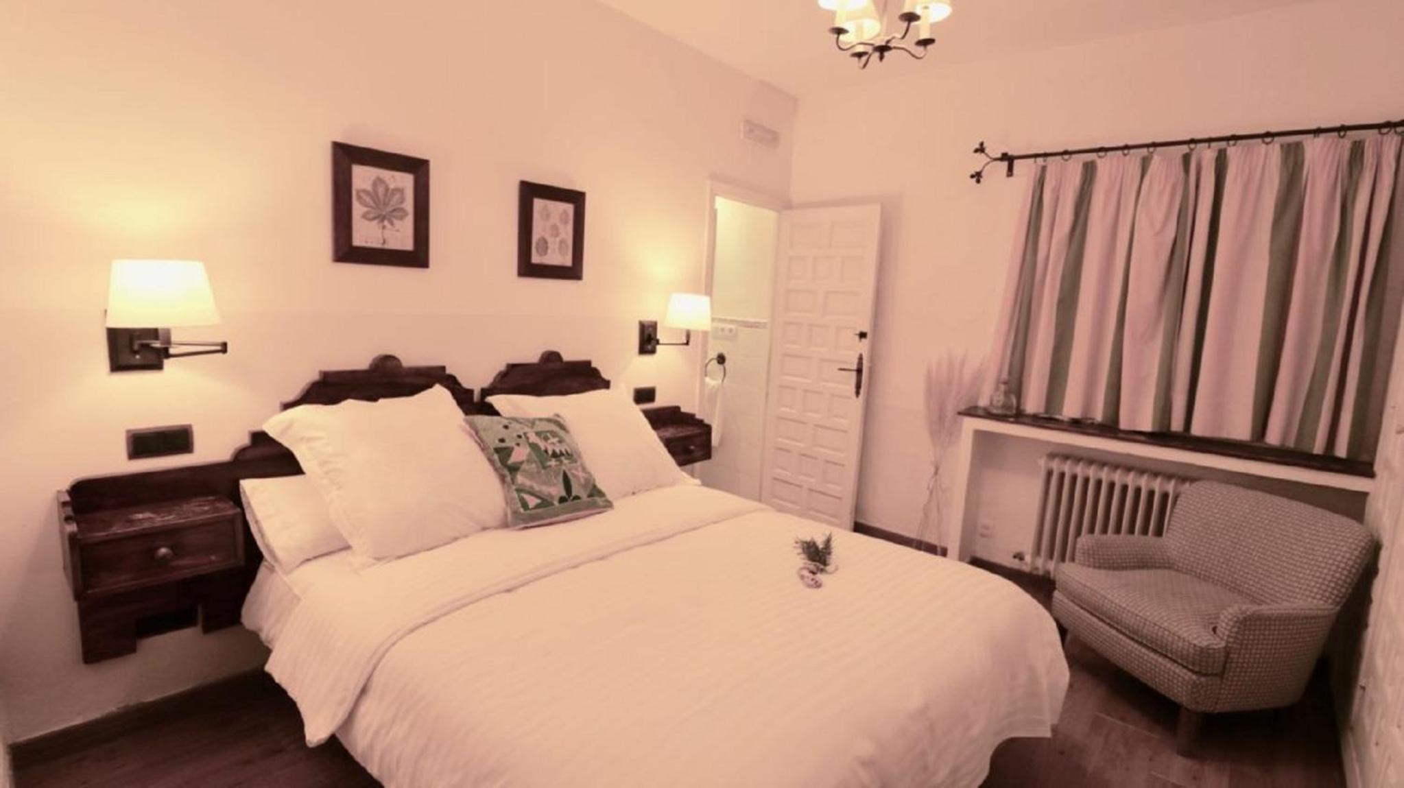 Budget Double Room - Photo 5