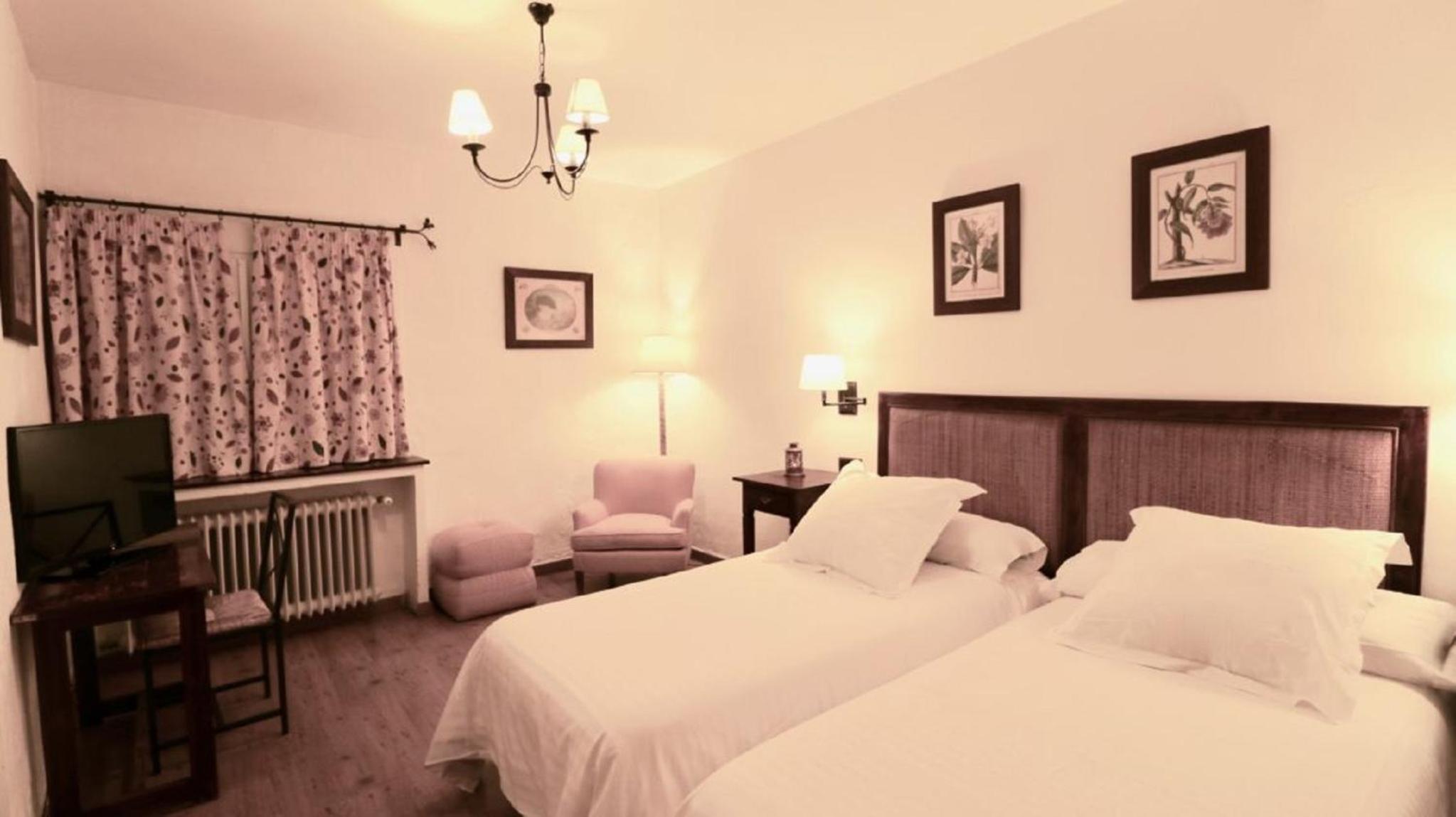 Budget Double Room - Photo 3