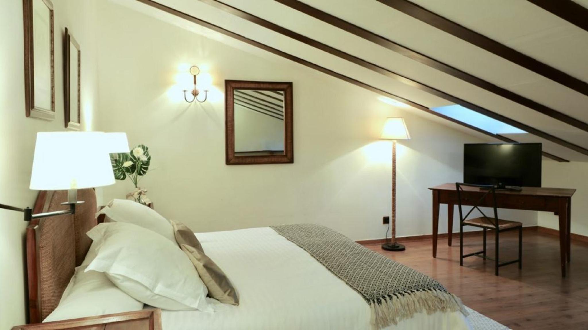 Double Room - Photo 11