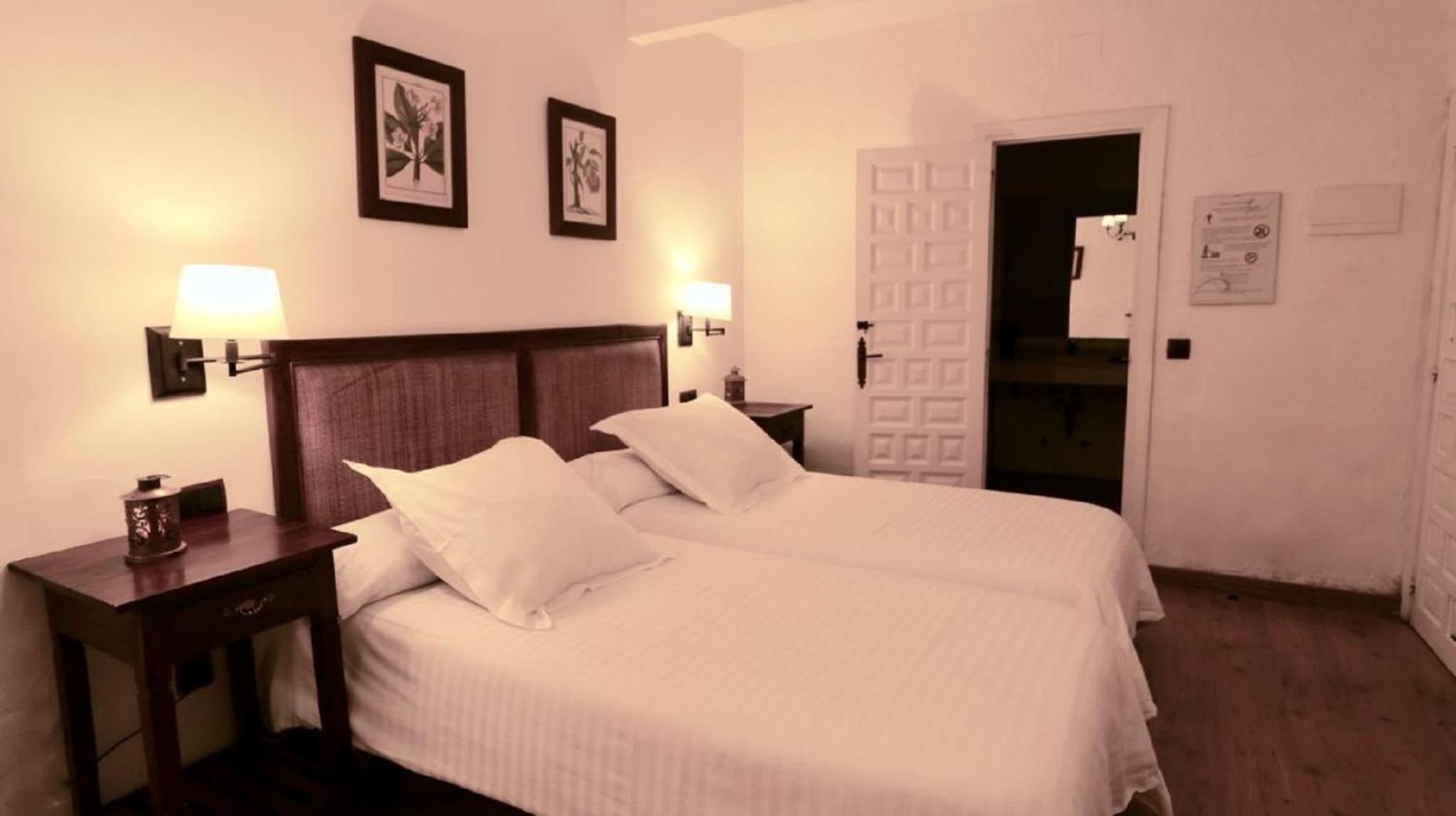 Budget Double Room - Photo 2