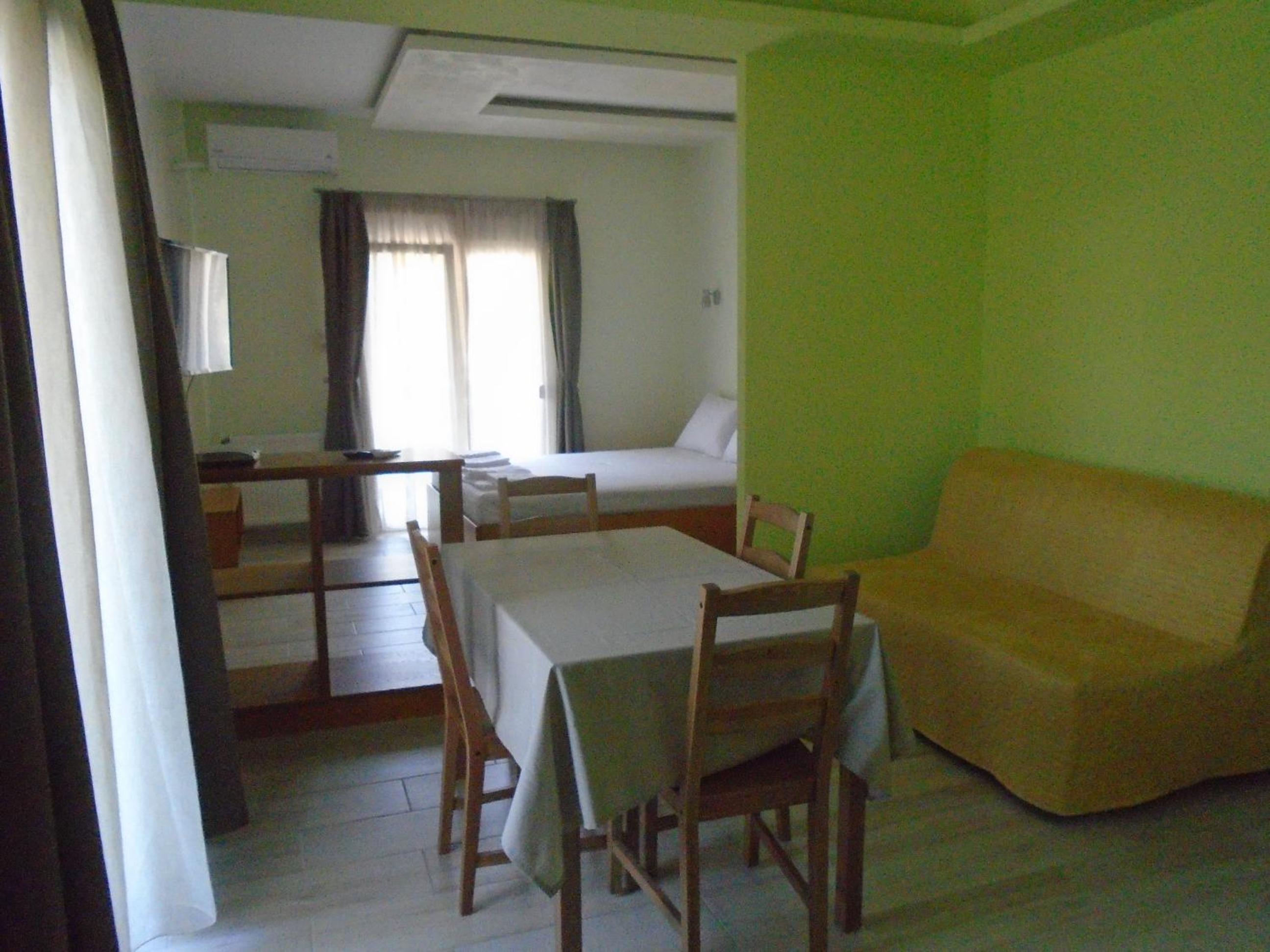 Studio with Balcony - Photo 1