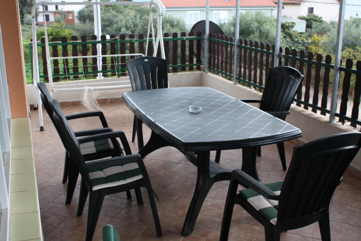 Three-Bedroom Apartment with Balcony and Sea View photo 2