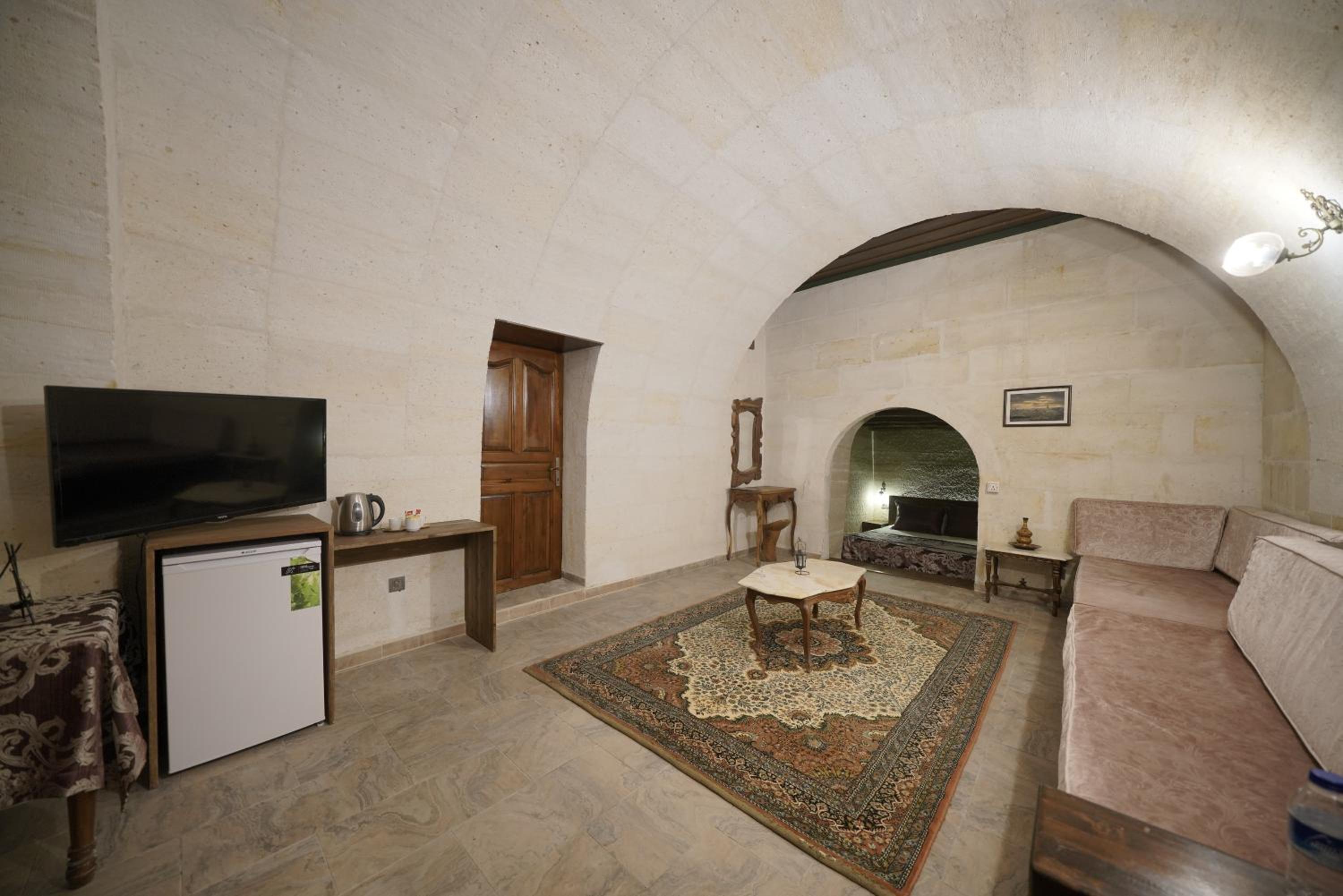 Deluxe Suite with Spa Bath photo 2