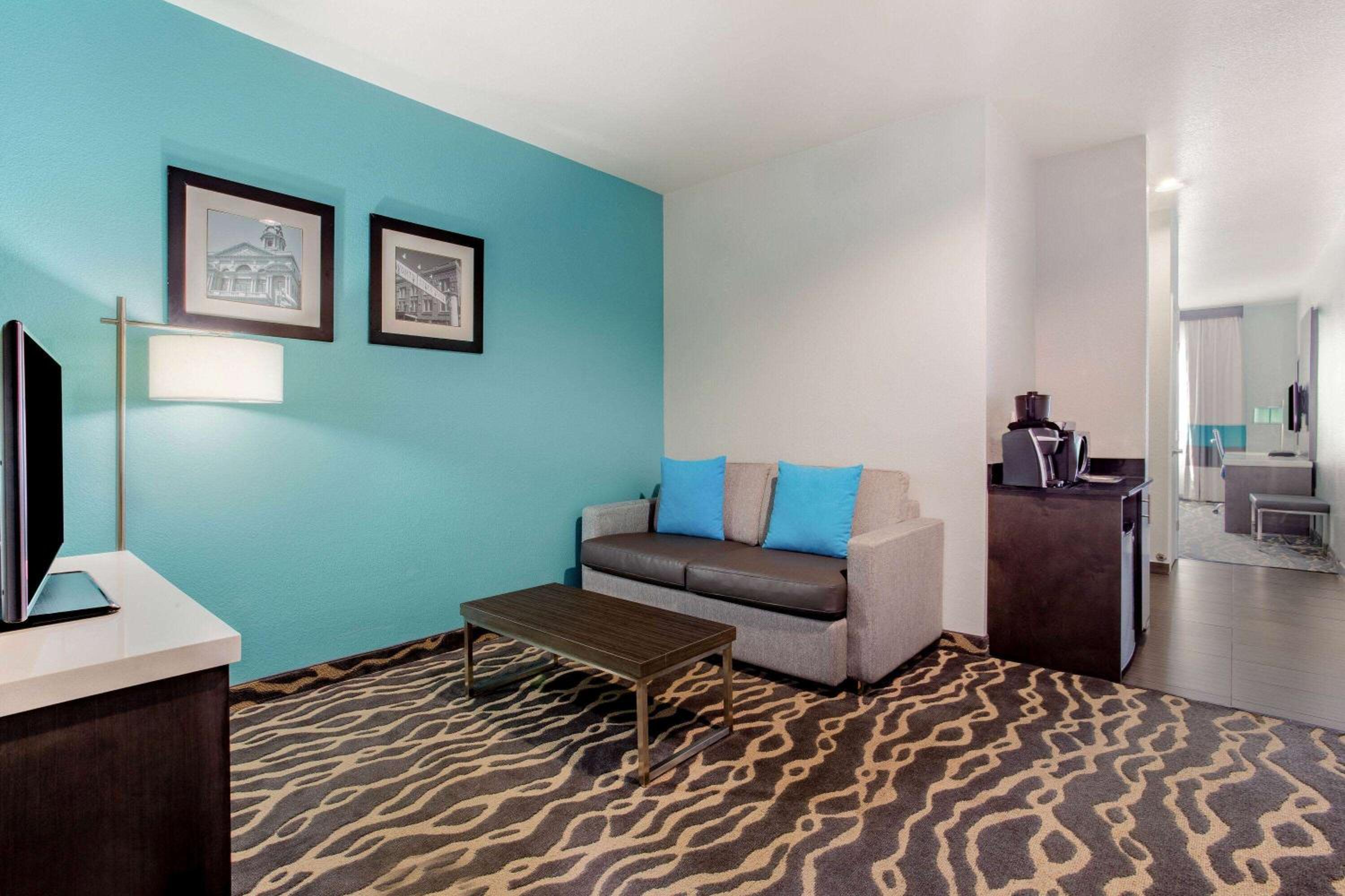 King Studio Suite - Non-Smoking photo 3