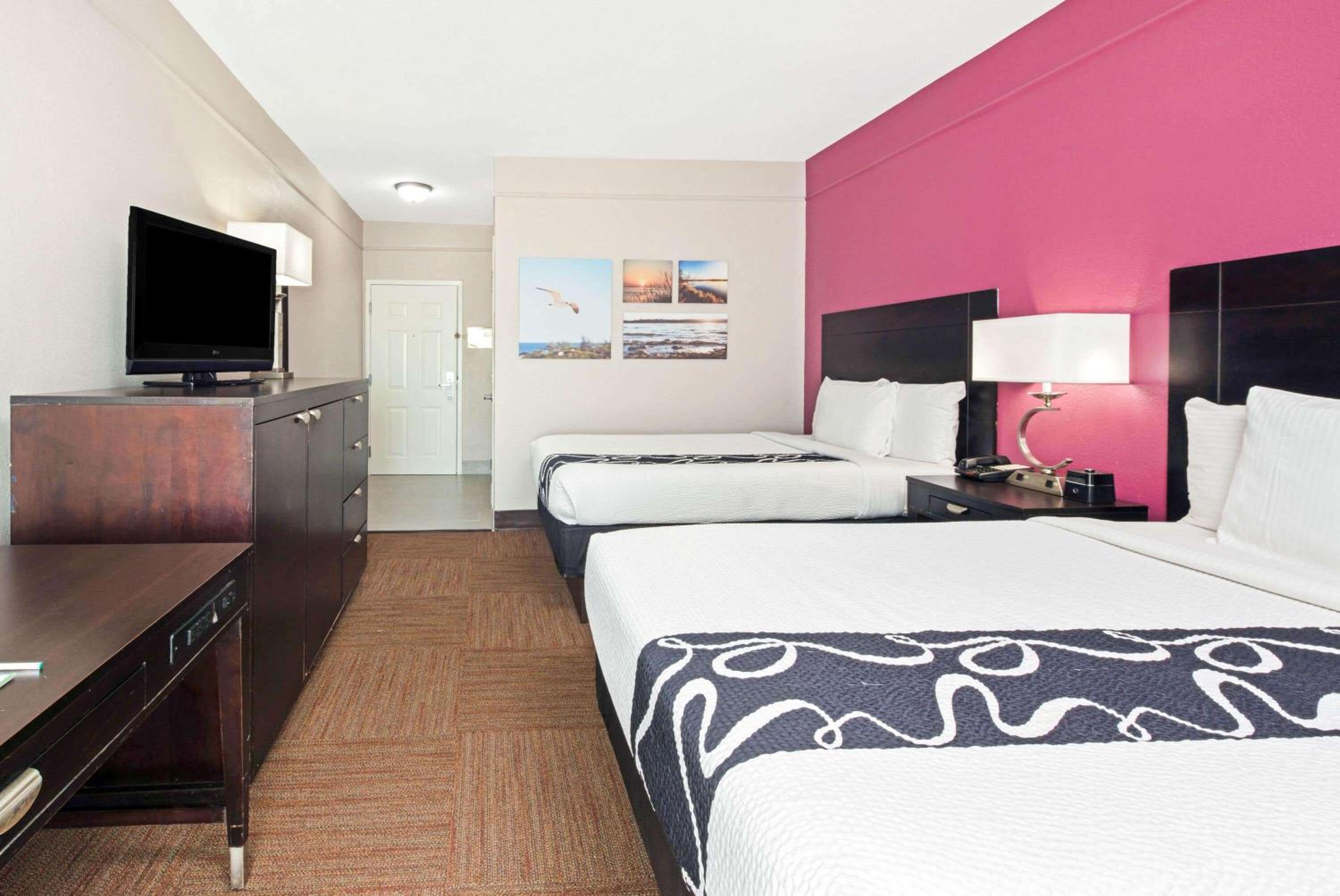 Deluxe King Room with Two King Beds - Non-Smoking - Photo 1