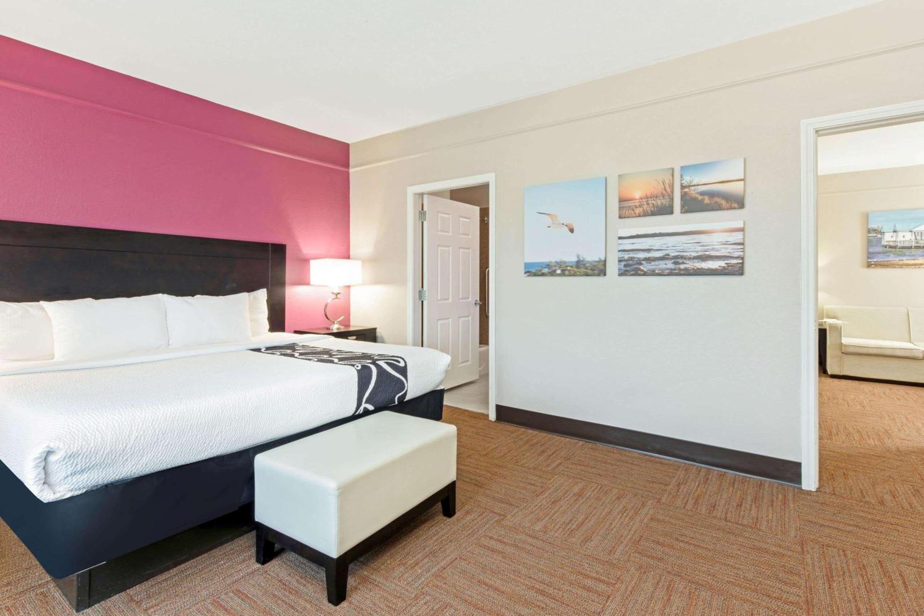 King Suite - Non-Smoking - Photo 1