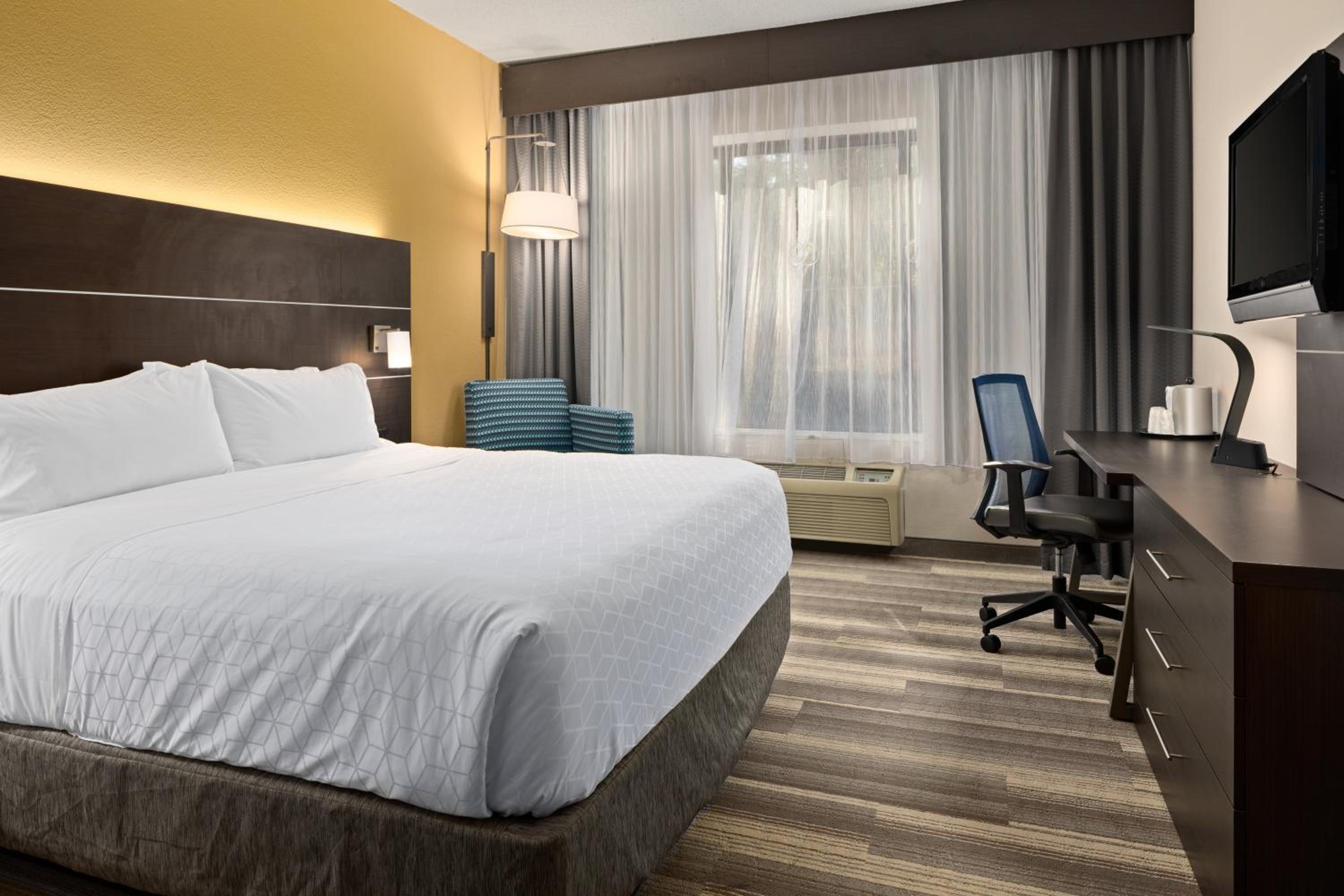 Standard King Room - Photo 3