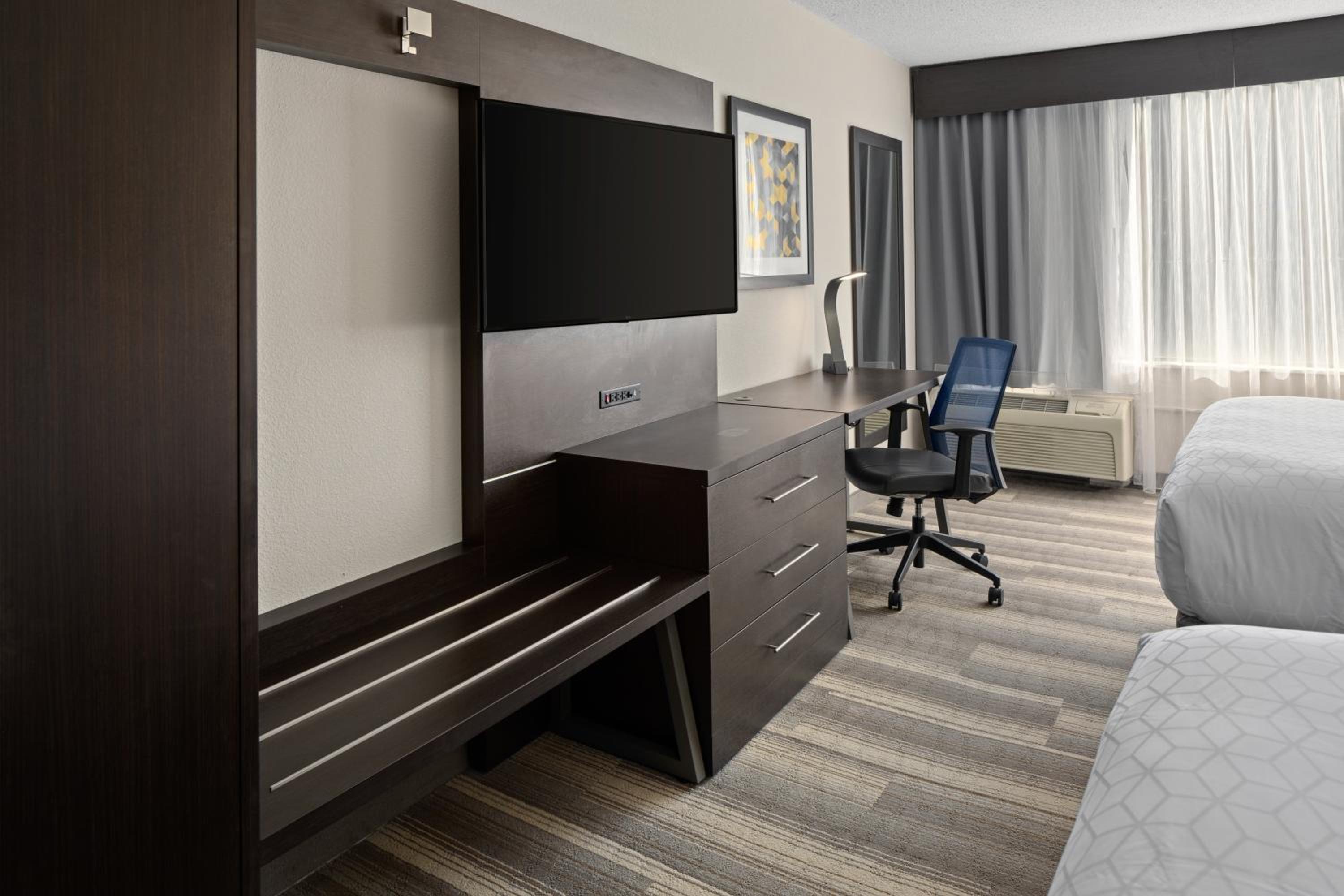 Standard Corner King Room - Photo 3