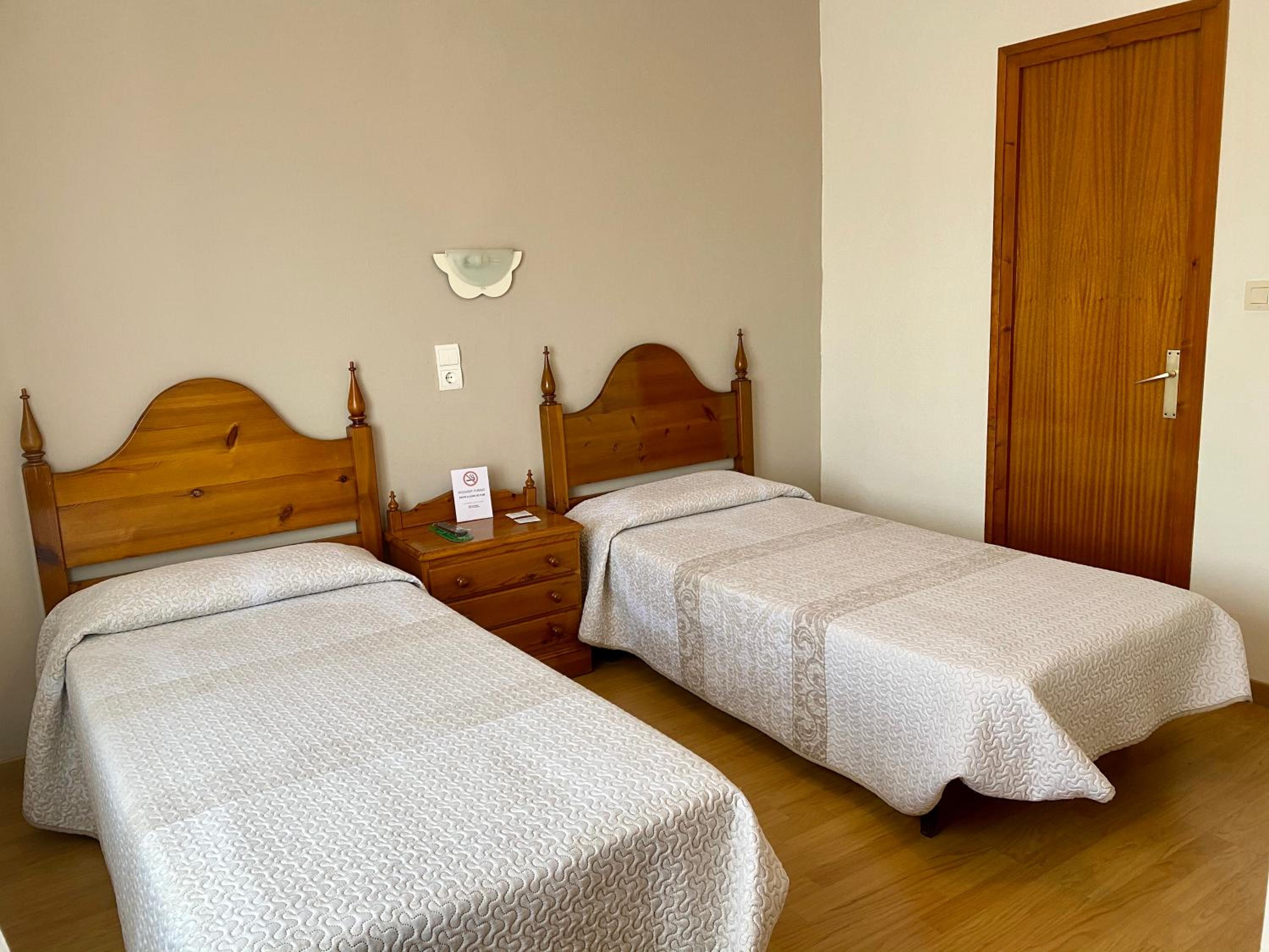 Classic Double or Twin Room - Photo 10