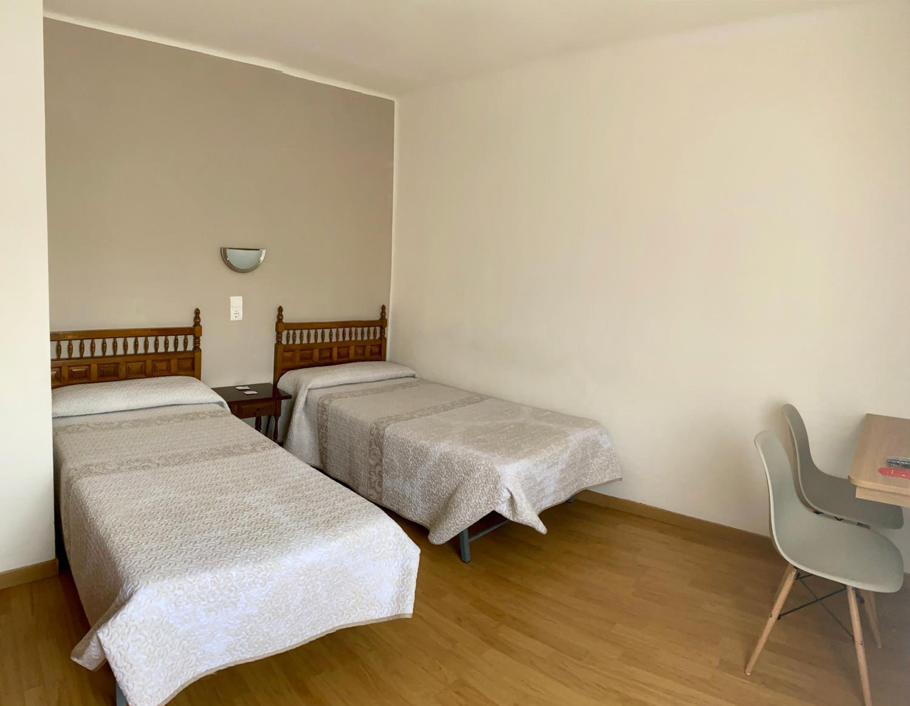 Classic Double or Twin Room - Photo 4