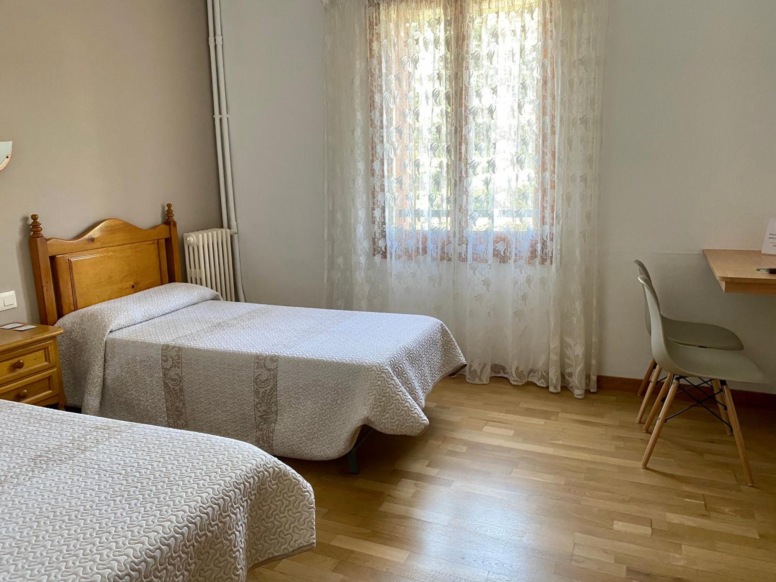 Classic Double or Twin Room - Photo 11