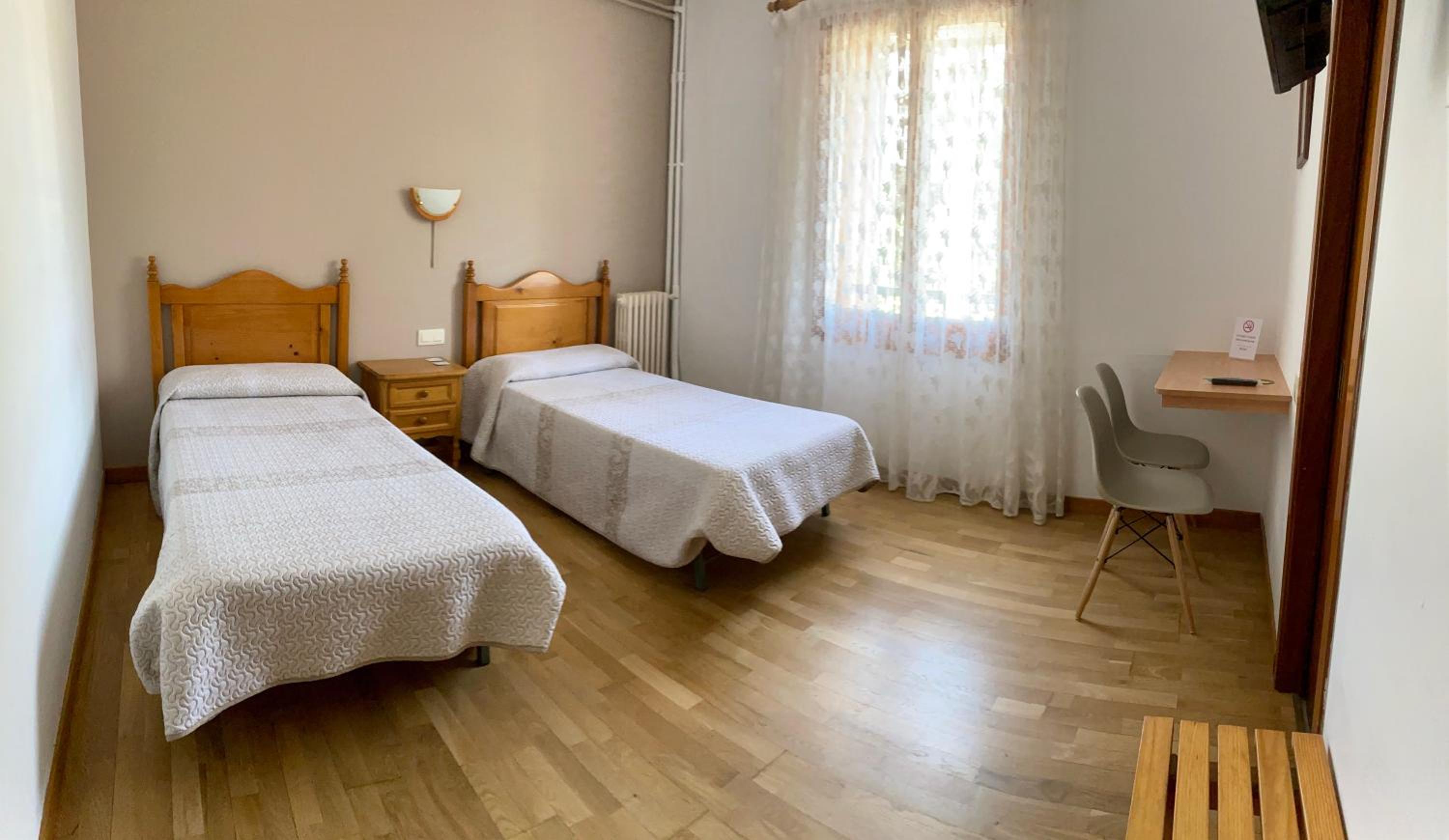 Classic Double or Twin Room - Photo 12