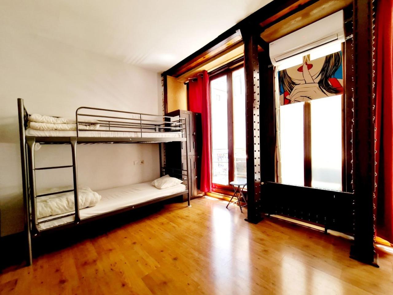 Bed in 10-Bed Mixed Dormitory Room photo 1