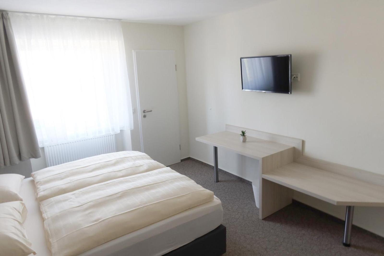 Double Room with Private Bathroom - Photo 7