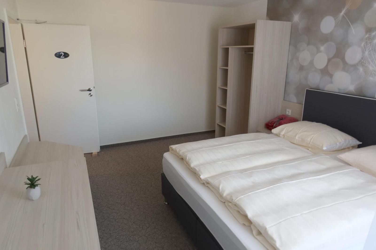 Double Room with Private Bathroom - Photo 9