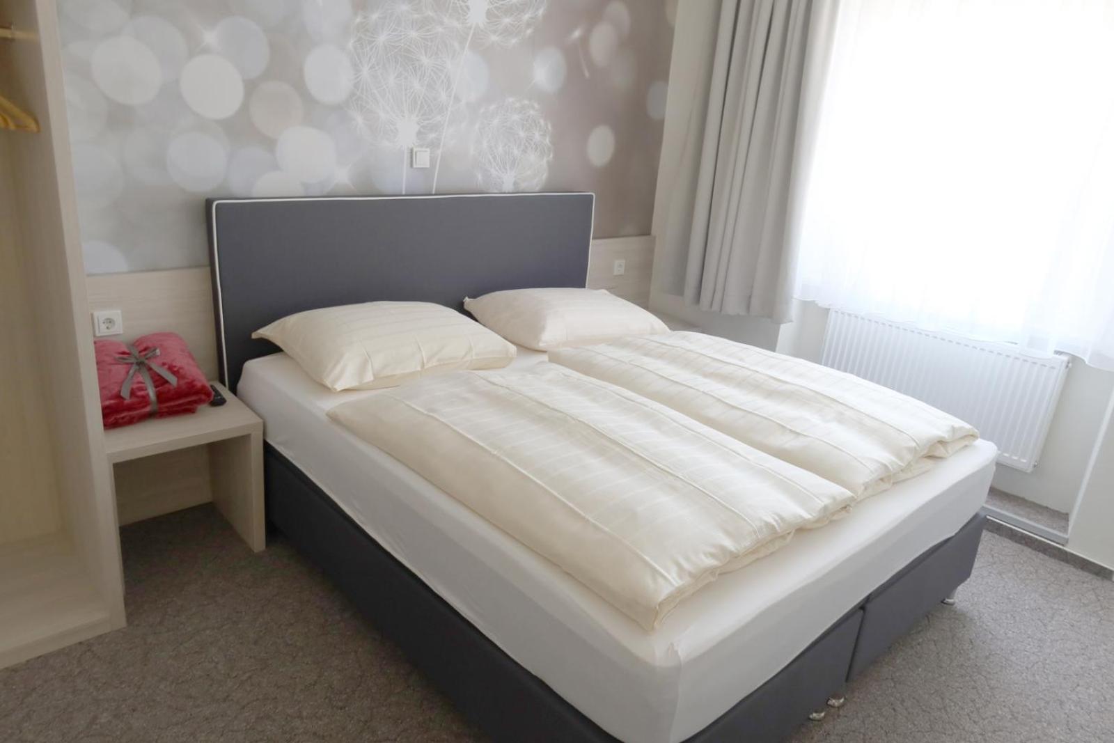 Double Room with Private Bathroom - Photo 8