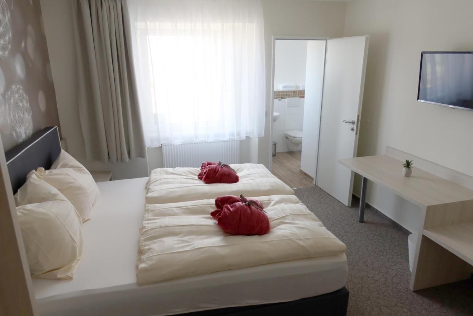 Double Room with Private Bathroom - Photo 5