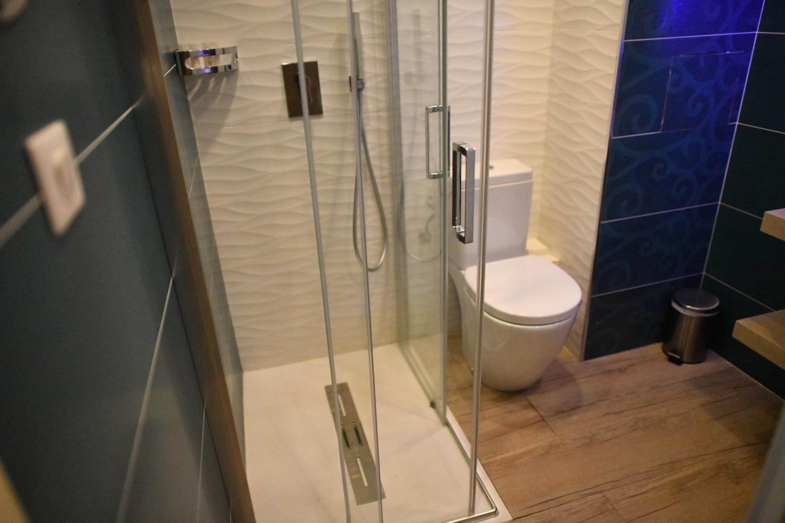 Quadruple Room - Photo 9