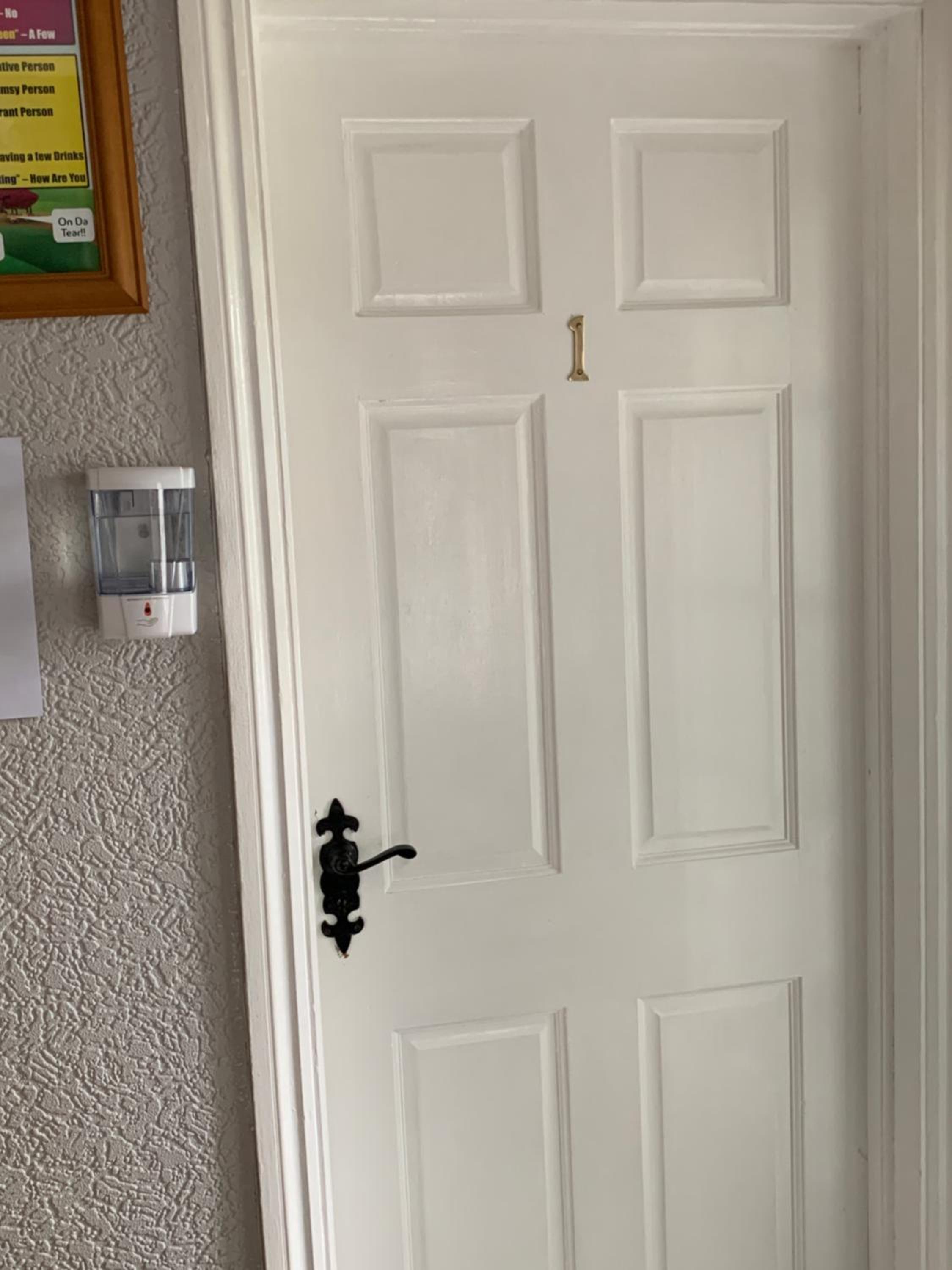 Double Room with Shared Bathroom photo 2
