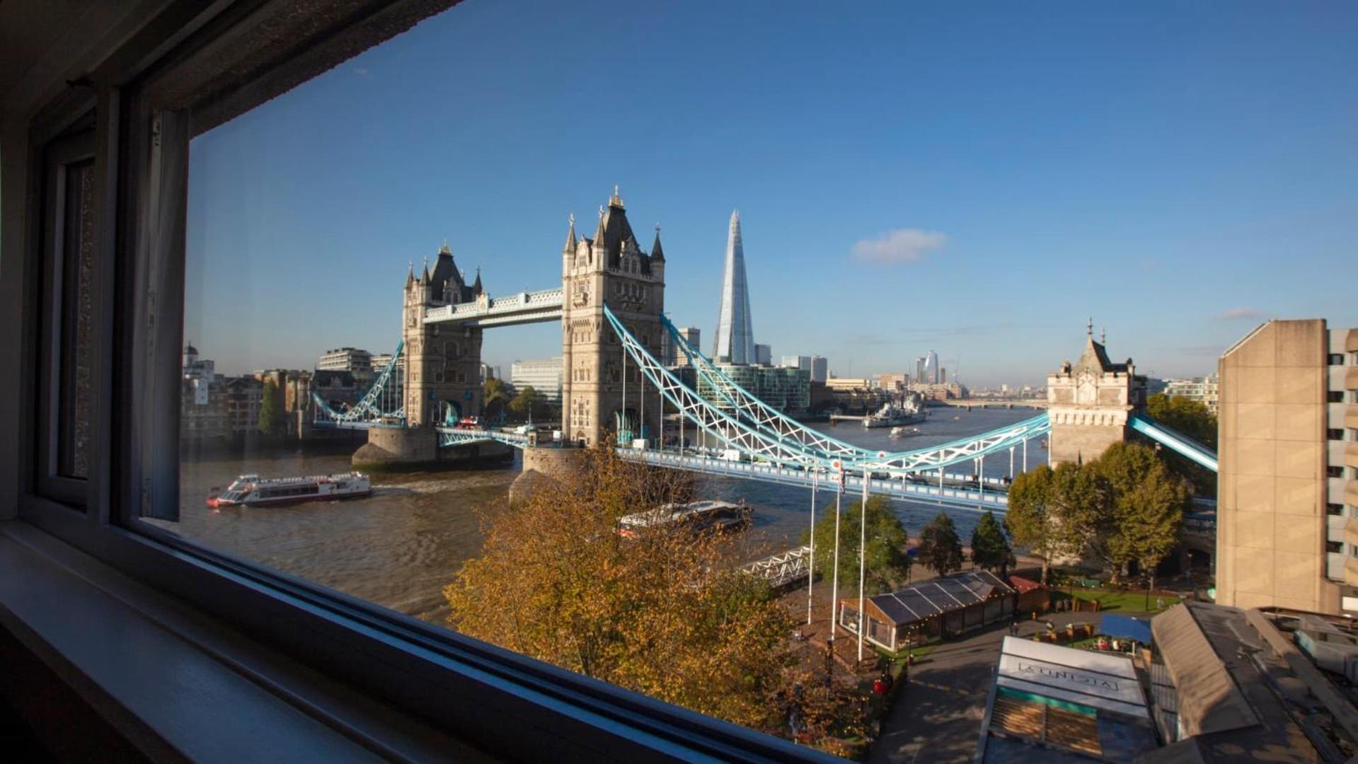Standard Twin Room with Bridge View  photo 2