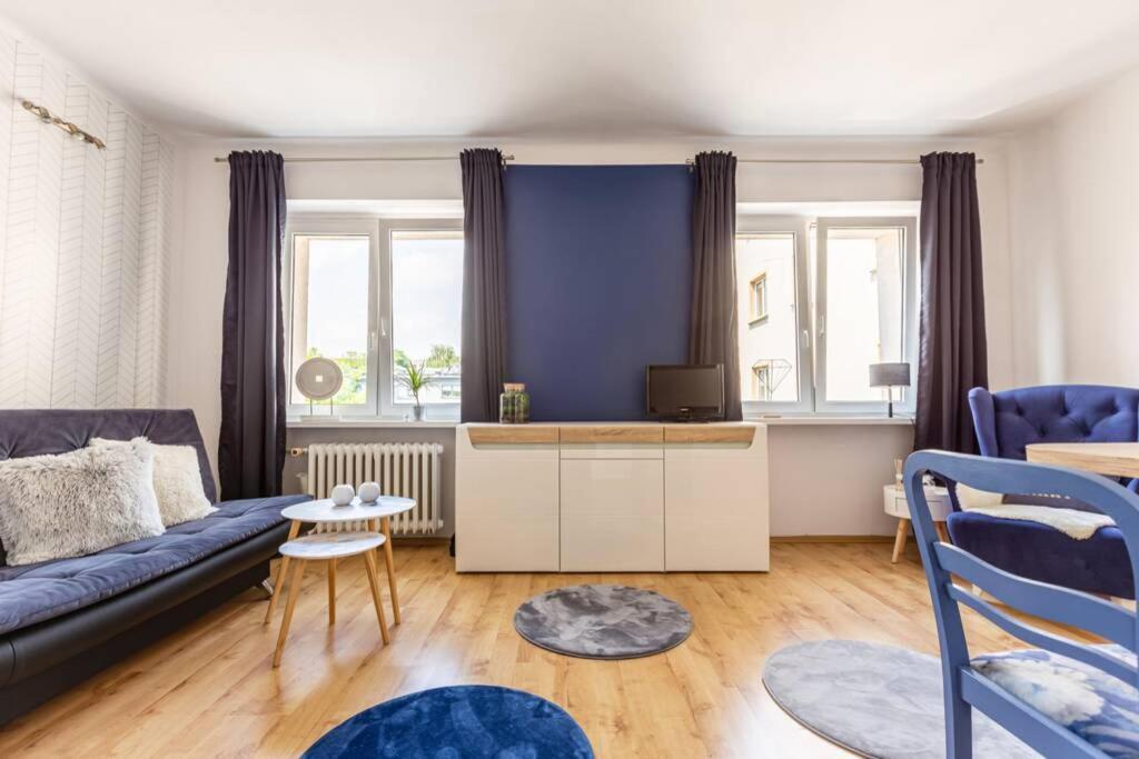 One-Bedroom Apartment - Photo 2