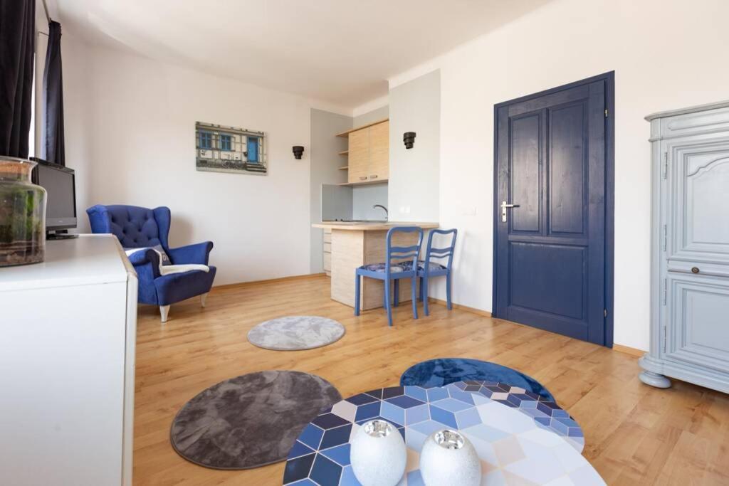 One-Bedroom Apartment - Photo 4