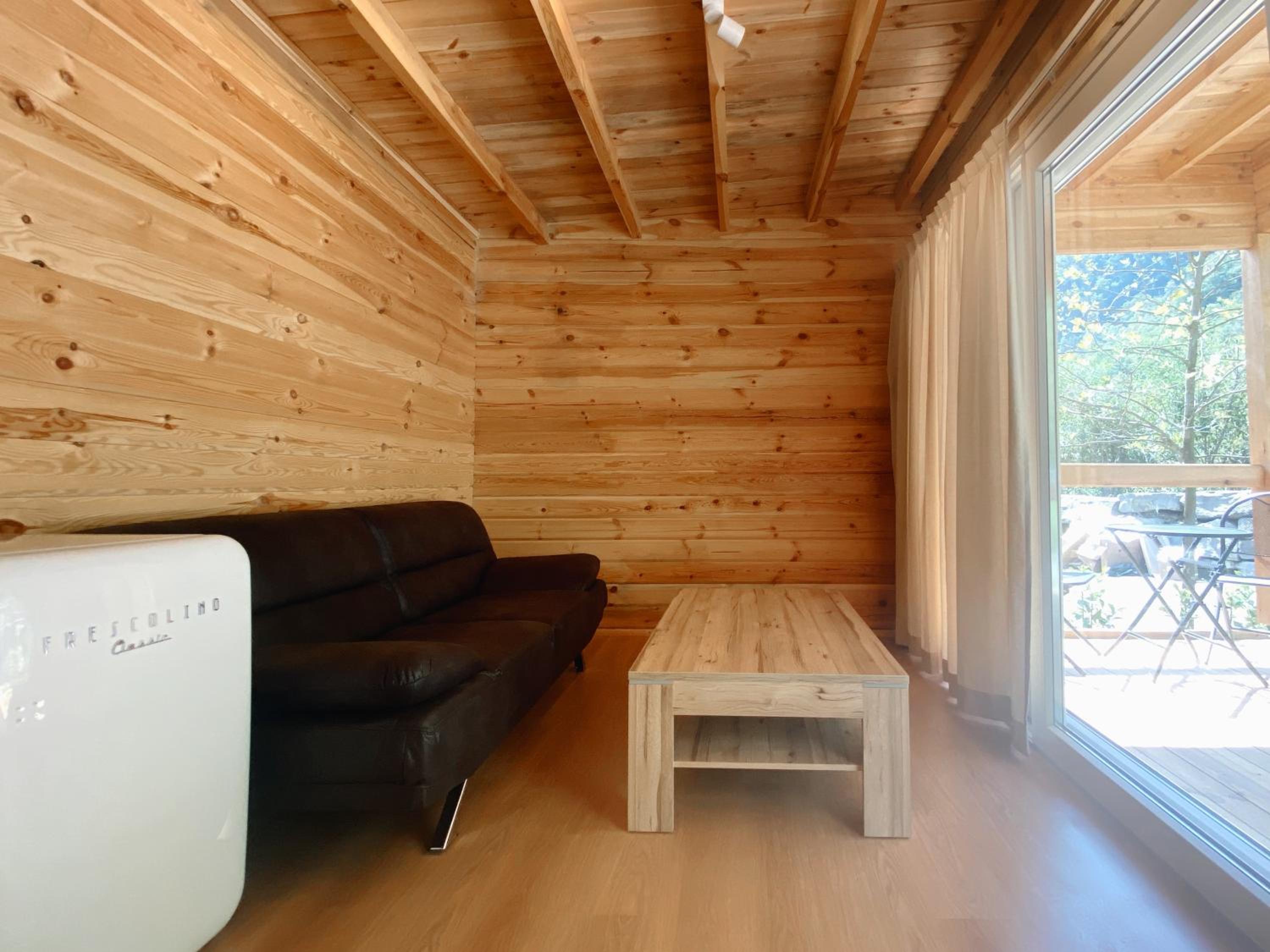 One-Bedroom Bungalow with Shared Bathroom photo 3