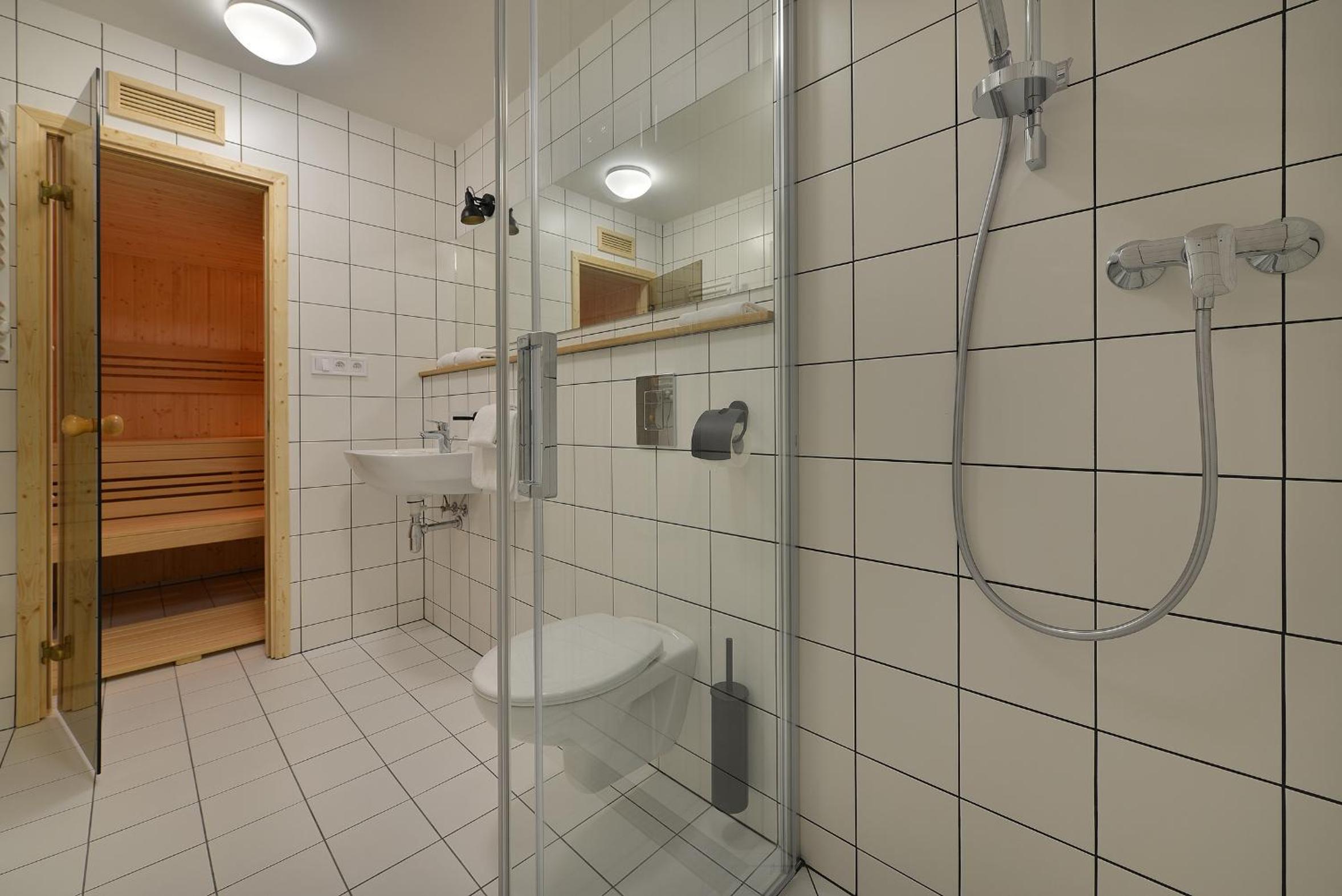 Deluxe Two-Bedroom Apartment with Sauna - Photo 16