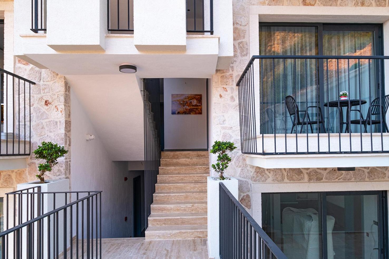 Double Room with Balcony and Sea View - Photo 2