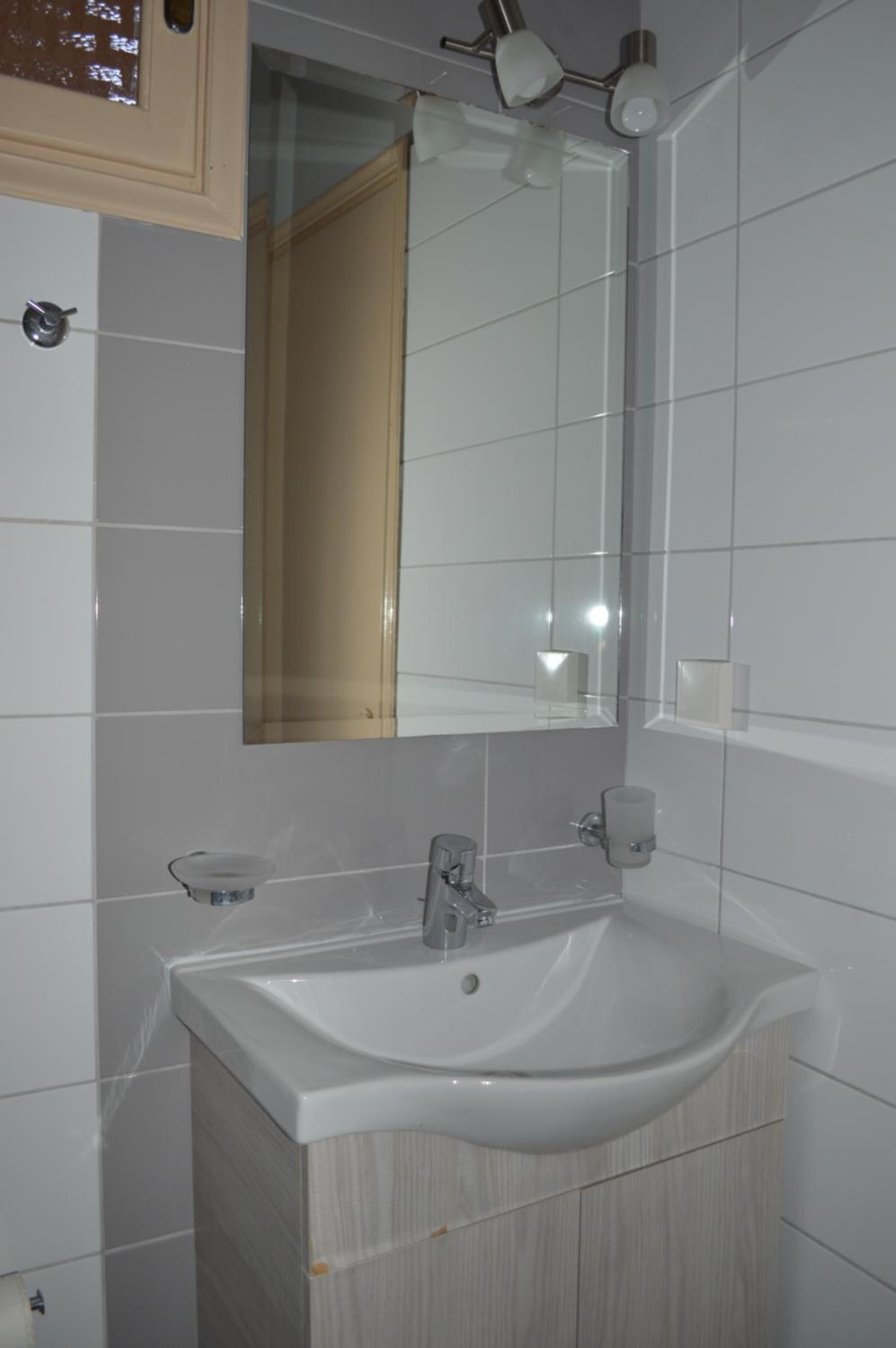 Double or Twin Room with Side Sea View - Photo 4