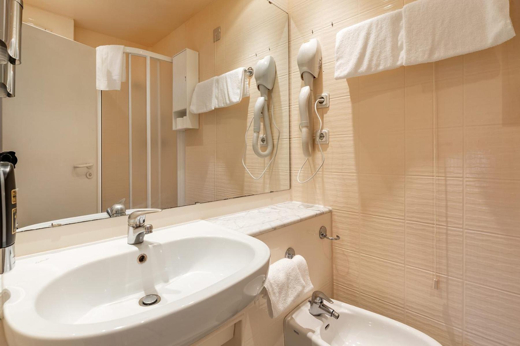 Double Room - Photo 4