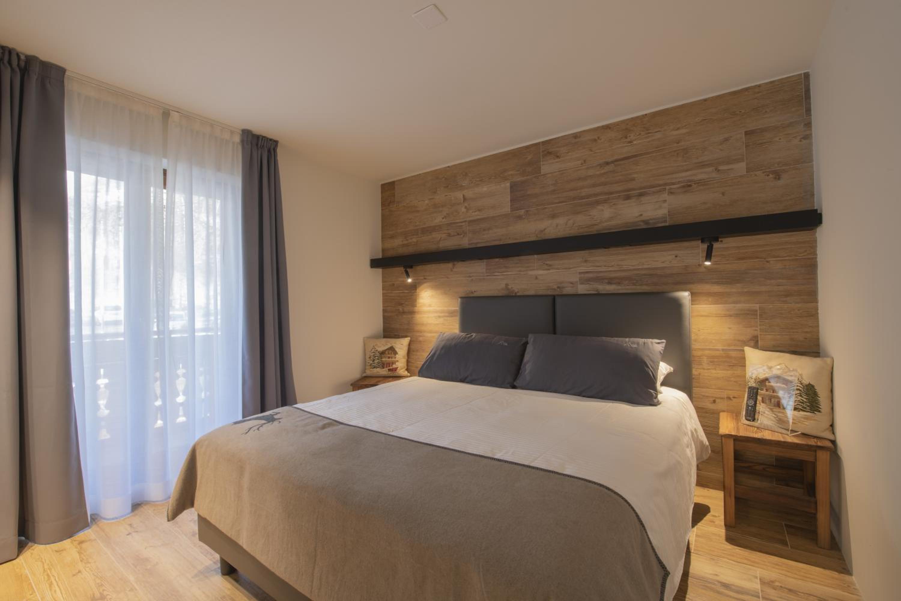 Deluxe Double or Twin Room with Mountain View - Photo 11