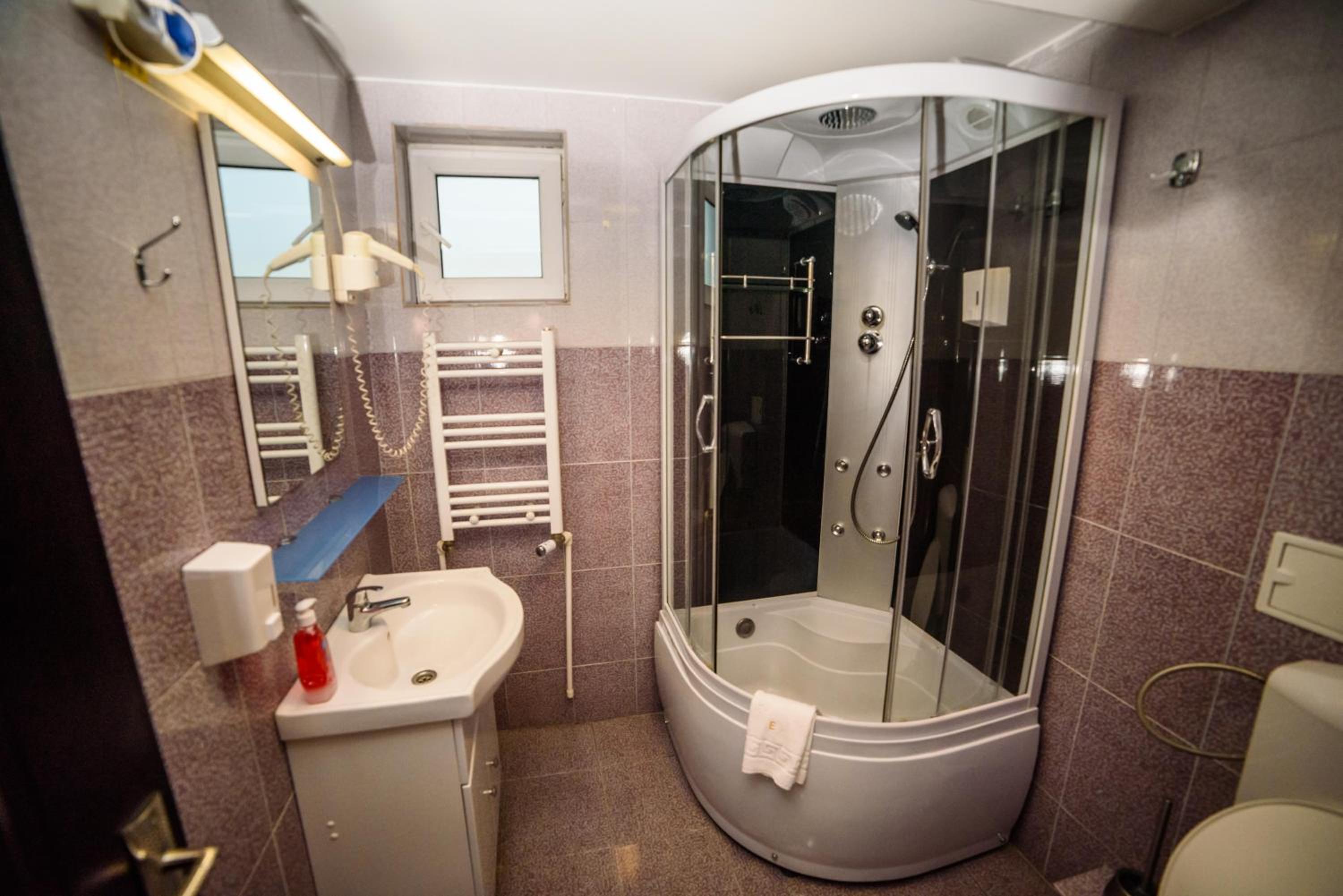 Standard Double Room - Photo 5