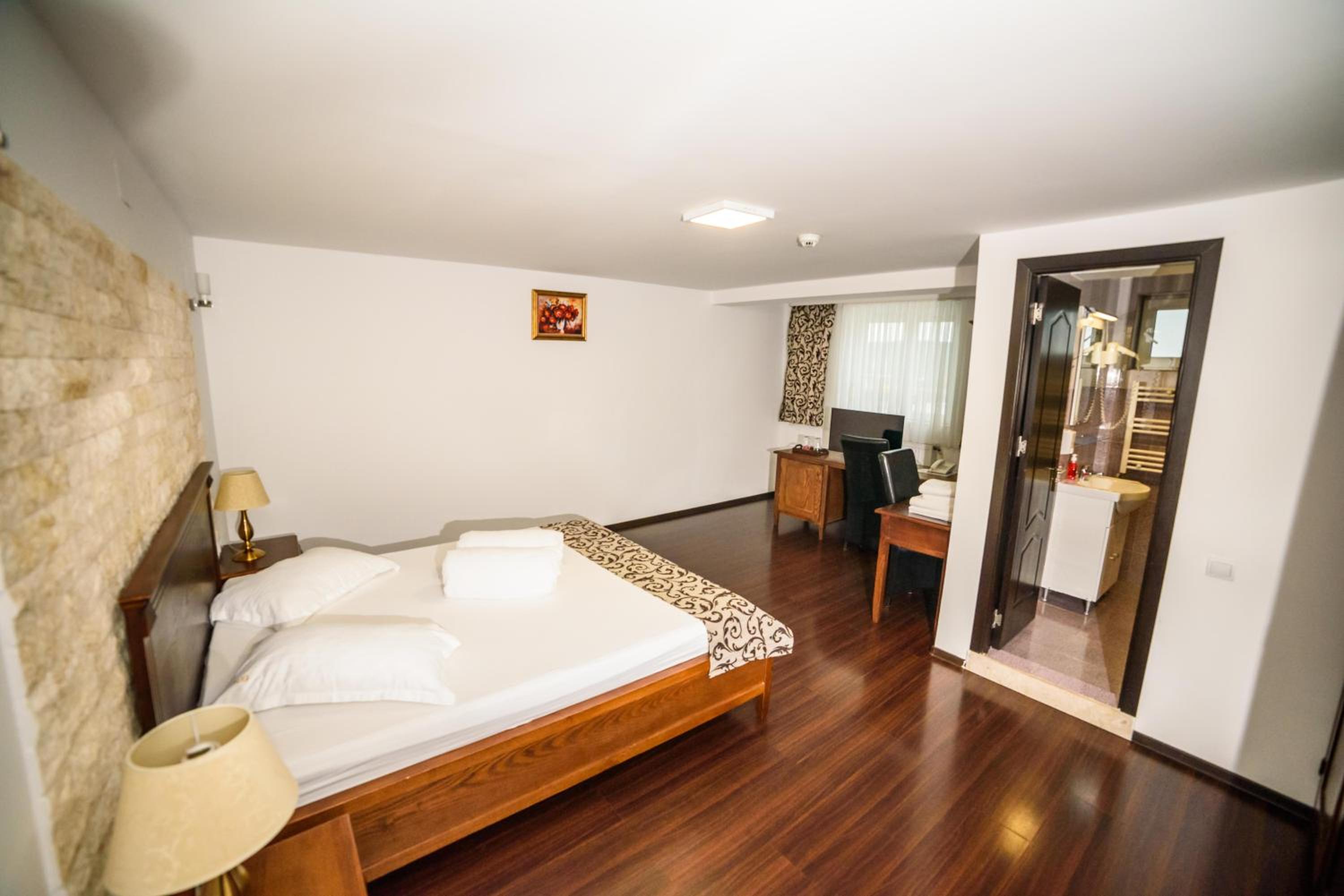 Standard Double Room - Photo 4