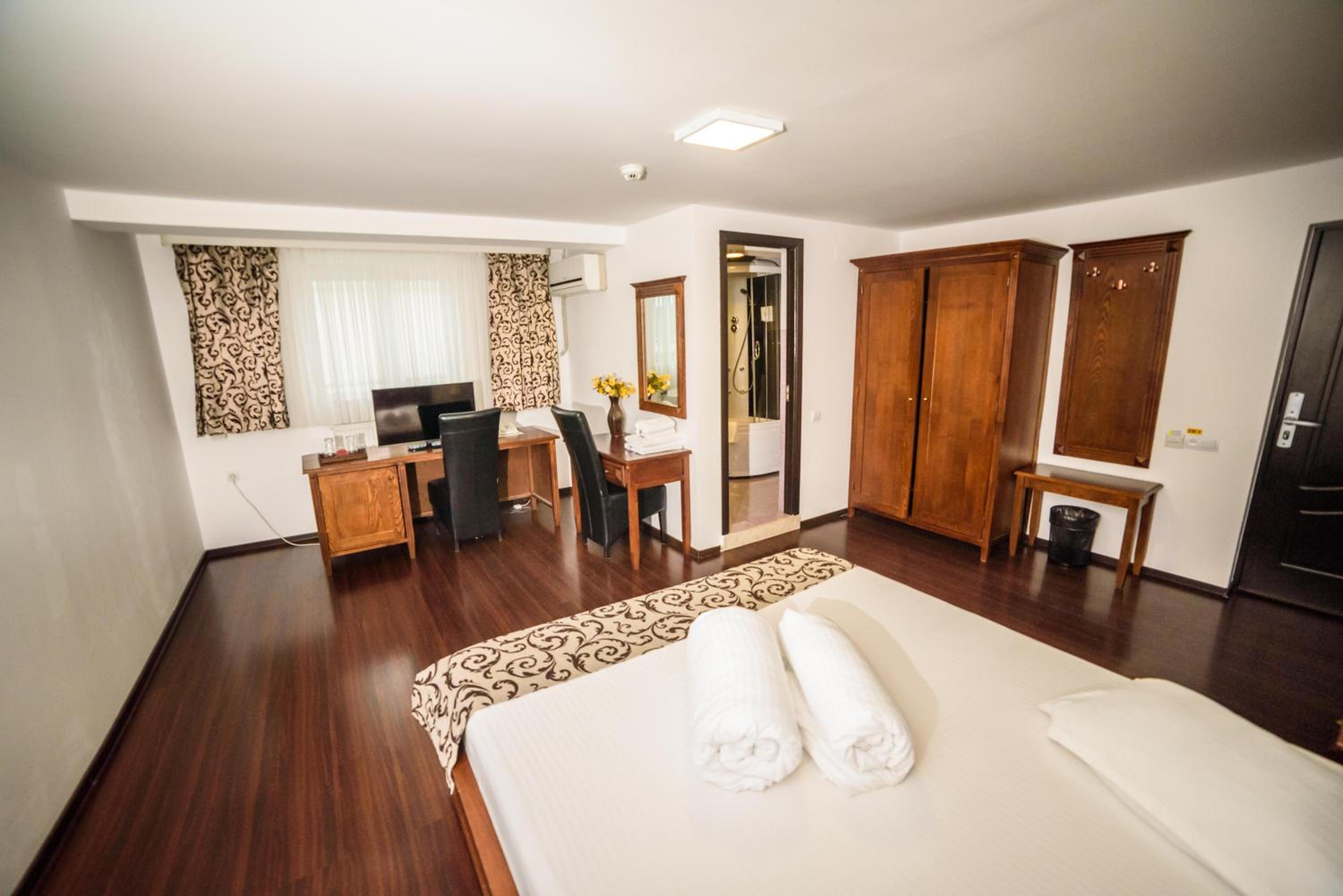 Standard Double Room - Photo 2