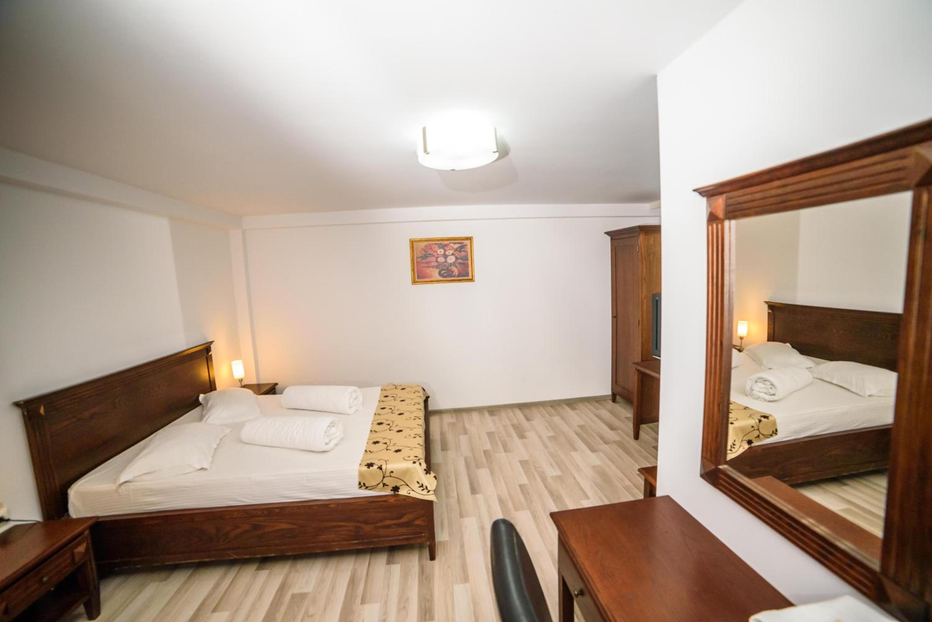 One-Bedroom Suite - Photo 3