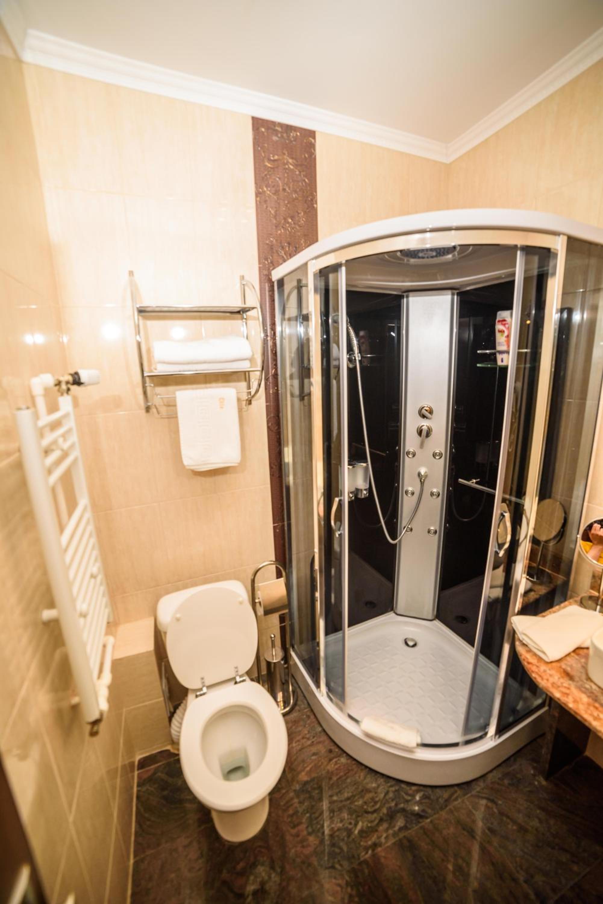 Deluxe Double Room - Photo 16