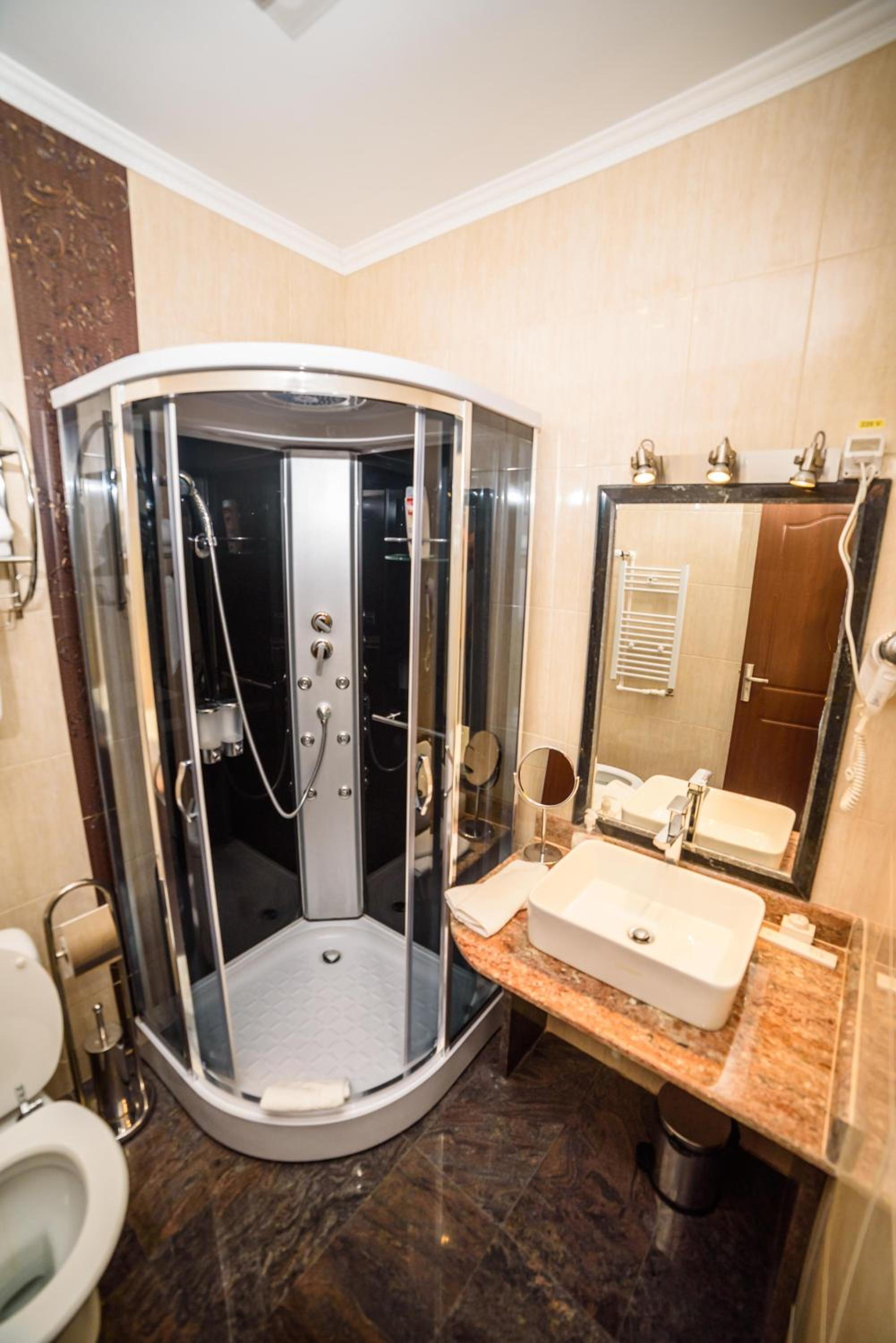 Deluxe Double Room - Photo 17