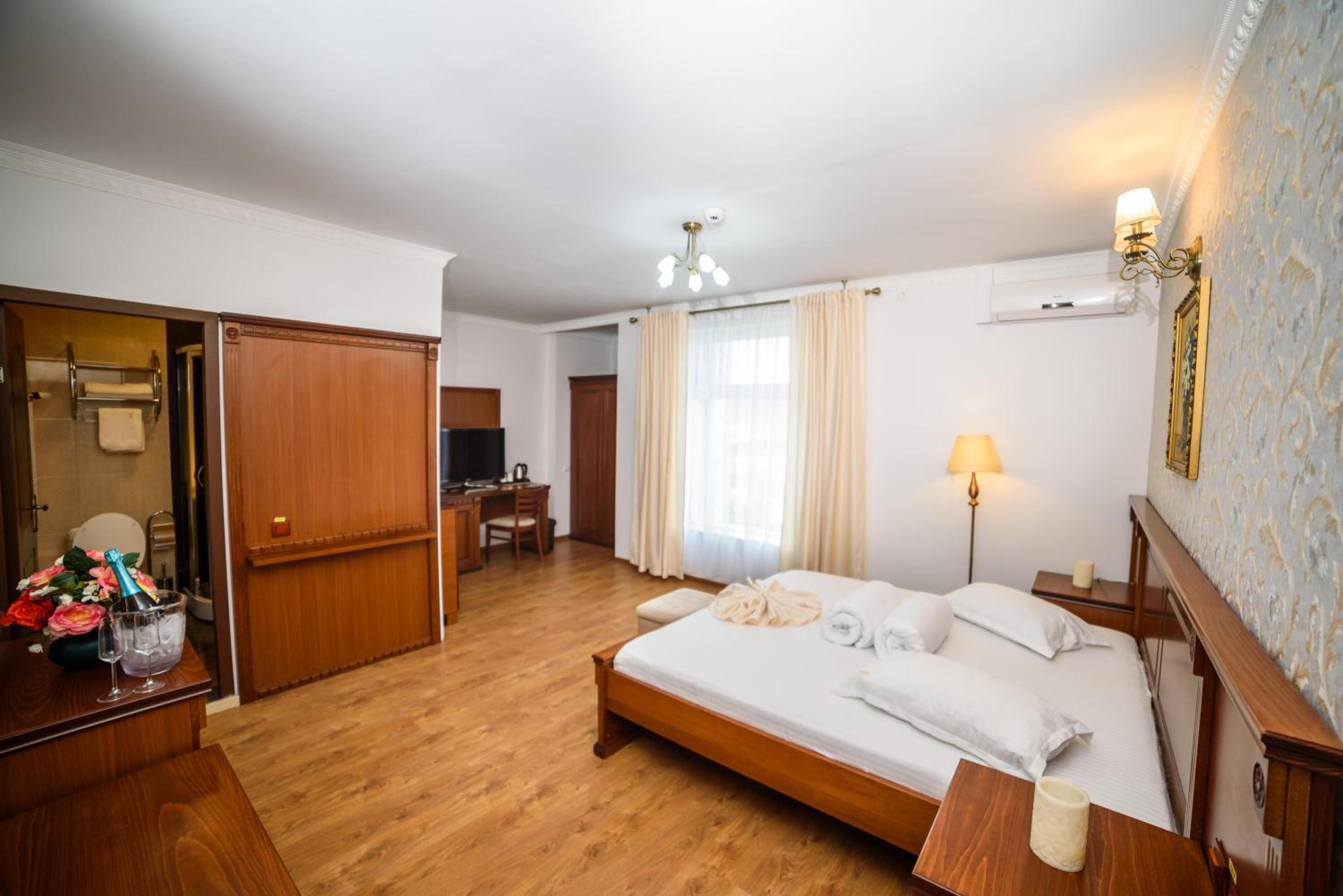 Deluxe Double Room - Photo 5