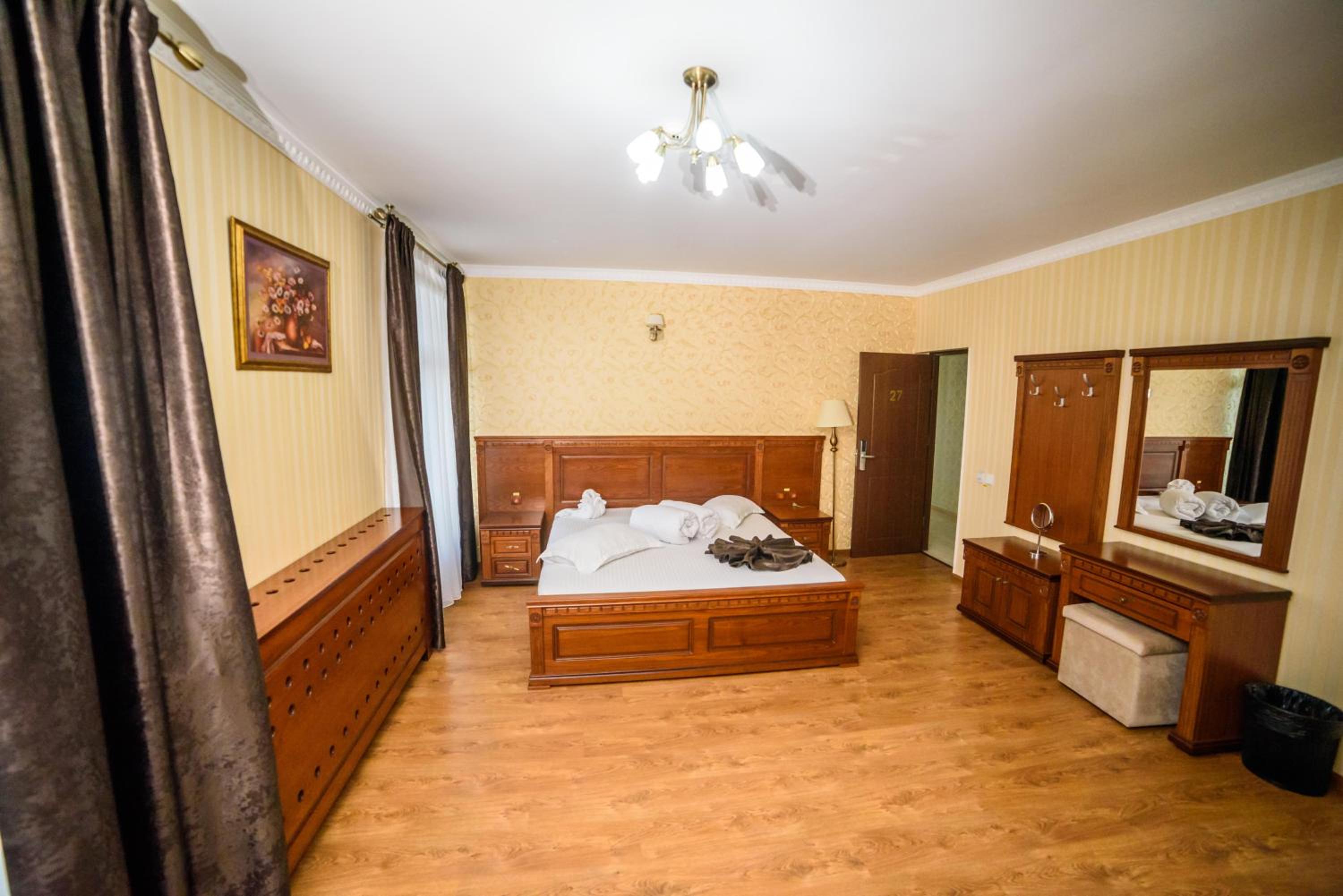 Deluxe Double Room - Photo 7