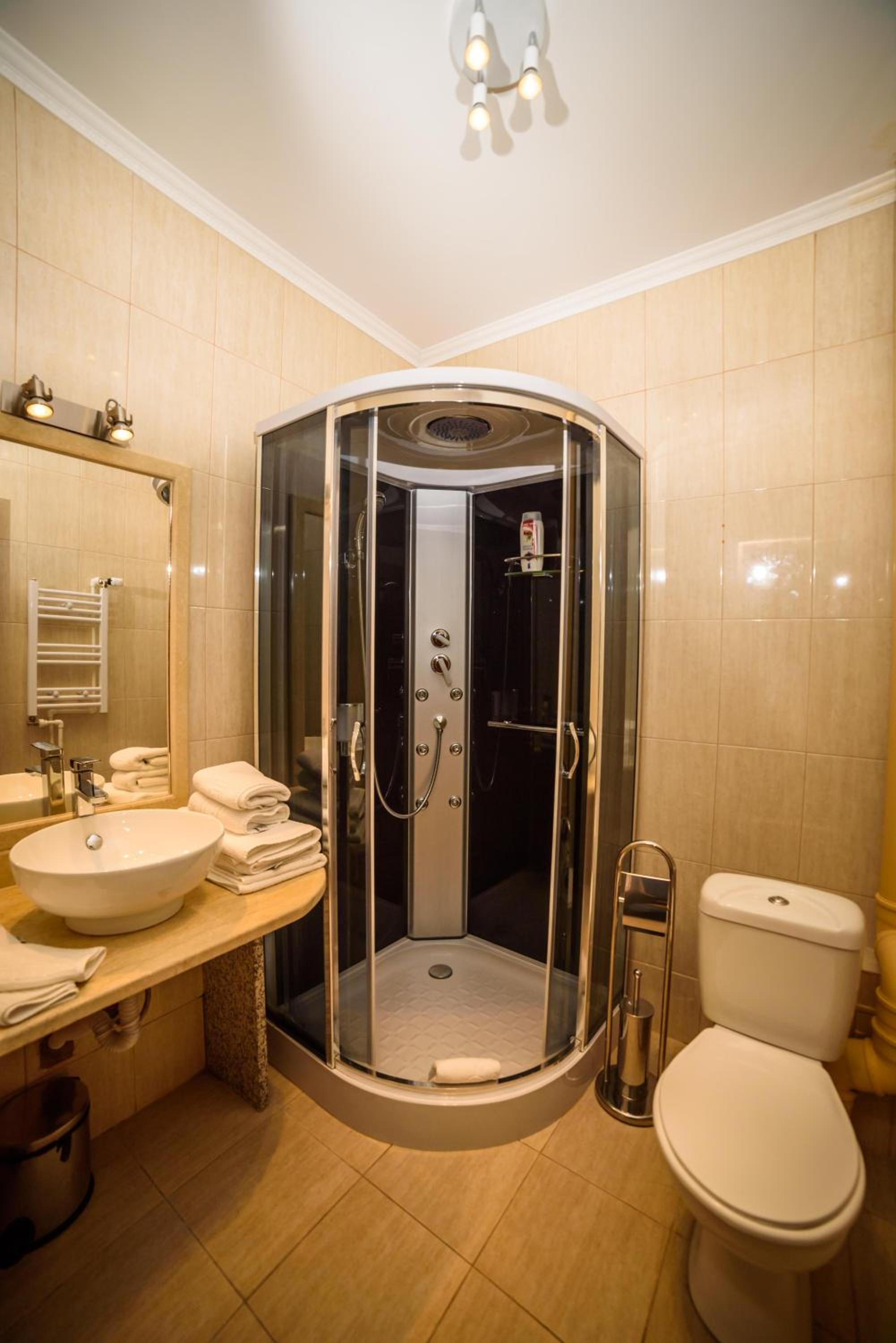 Deluxe Double Room - Photo 13