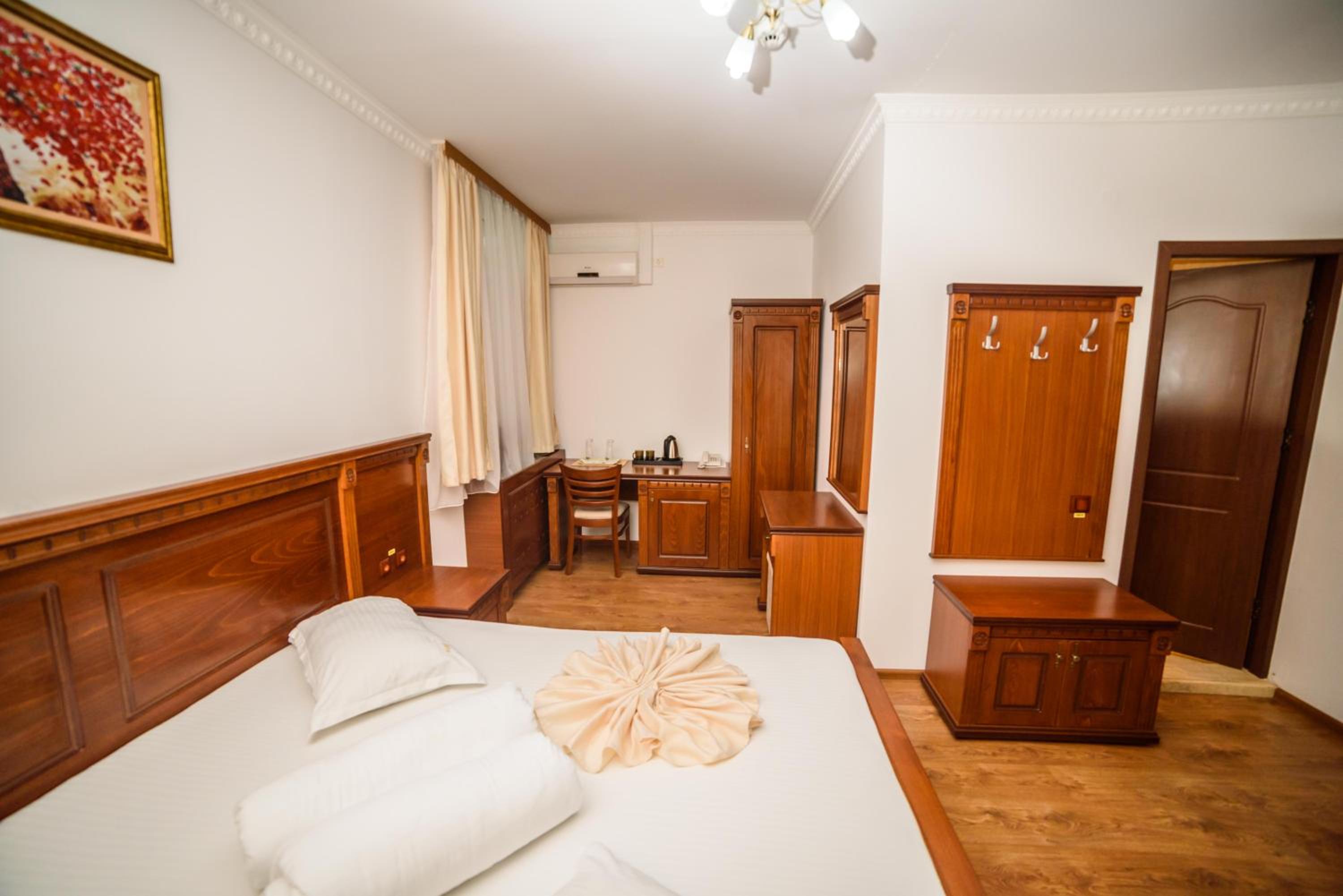 Deluxe Double Room - Photo 10
