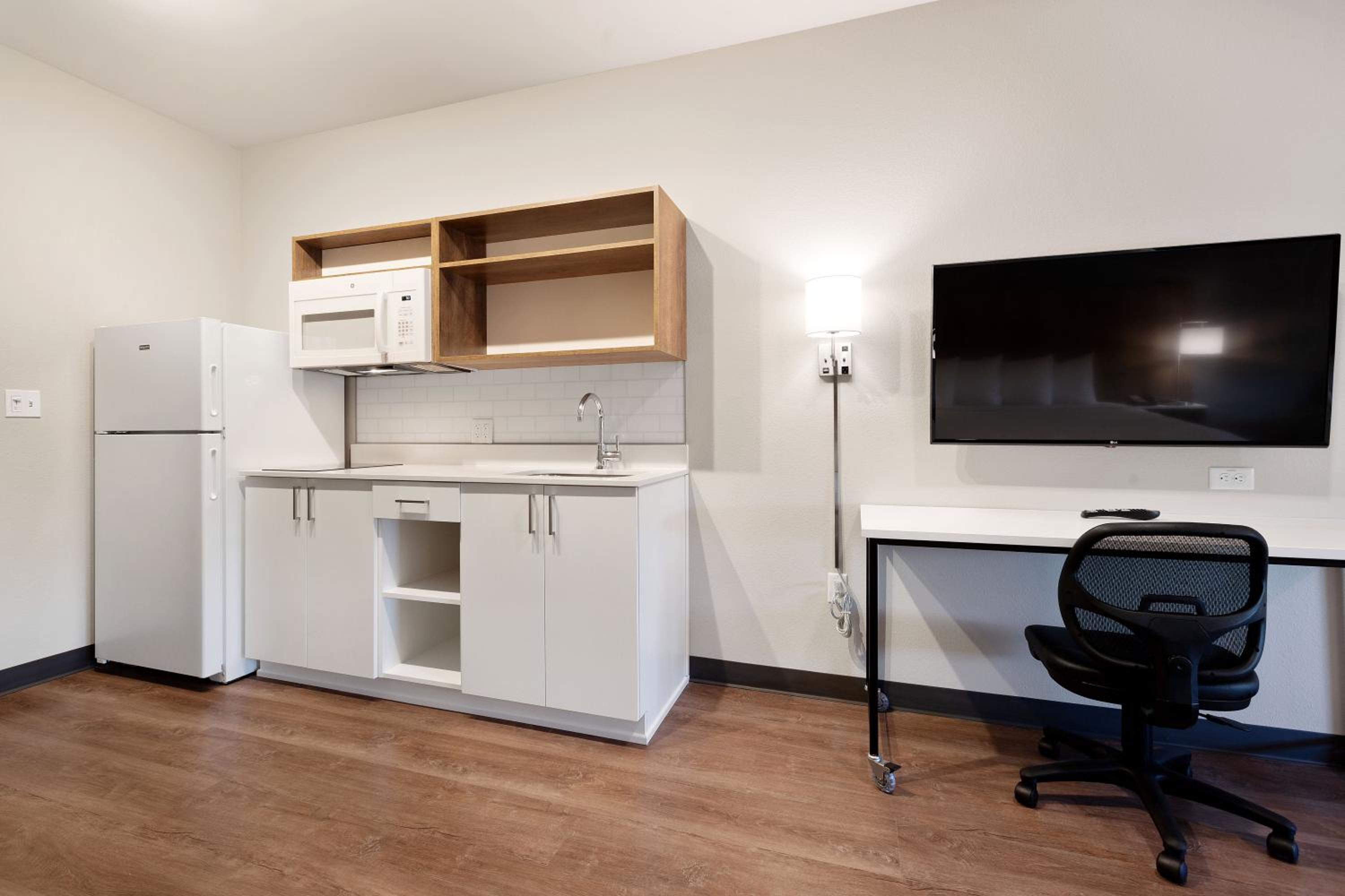 Studio King Room - Non-Smoking - Photo 15