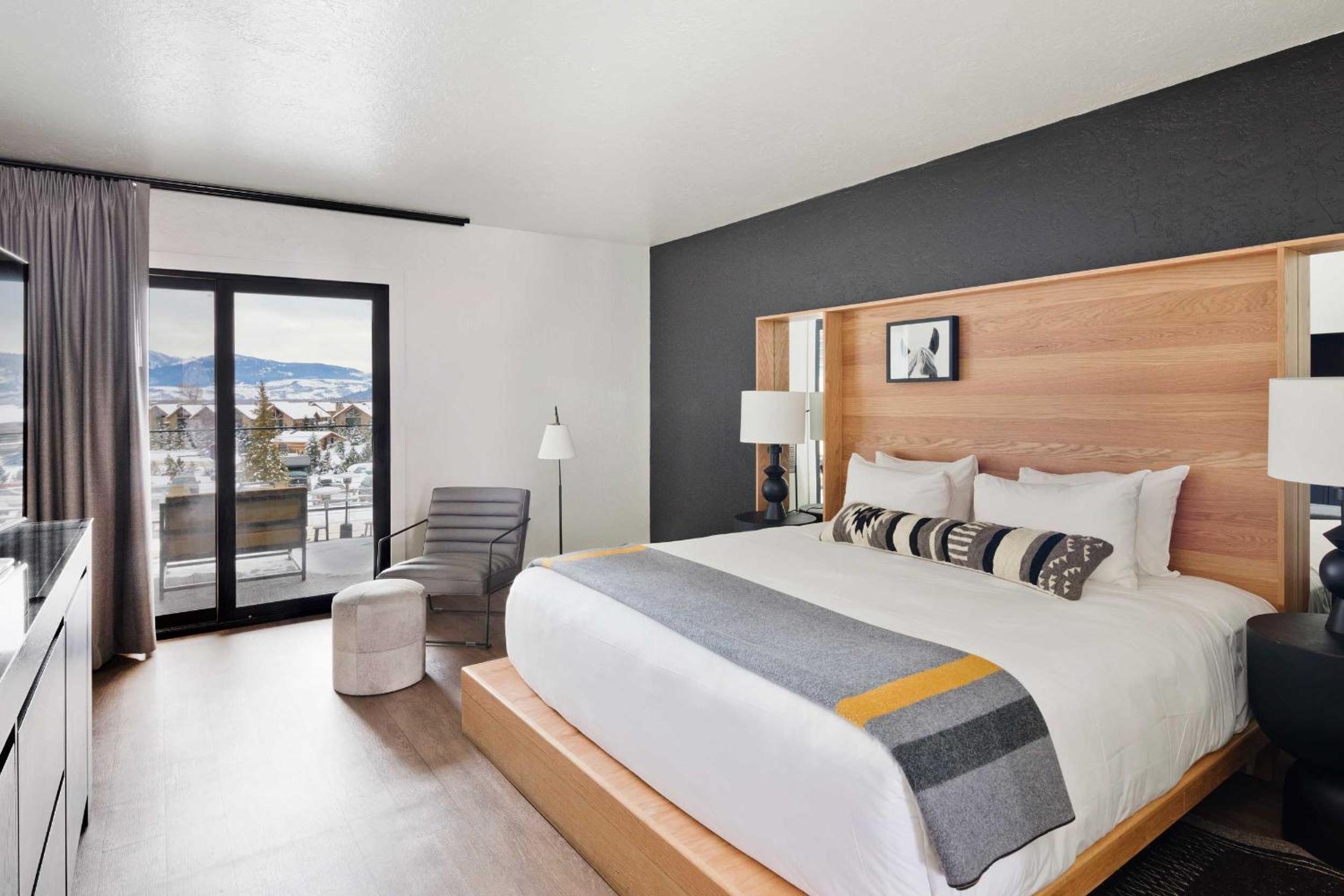 Deluxe King Room - Photo 1
