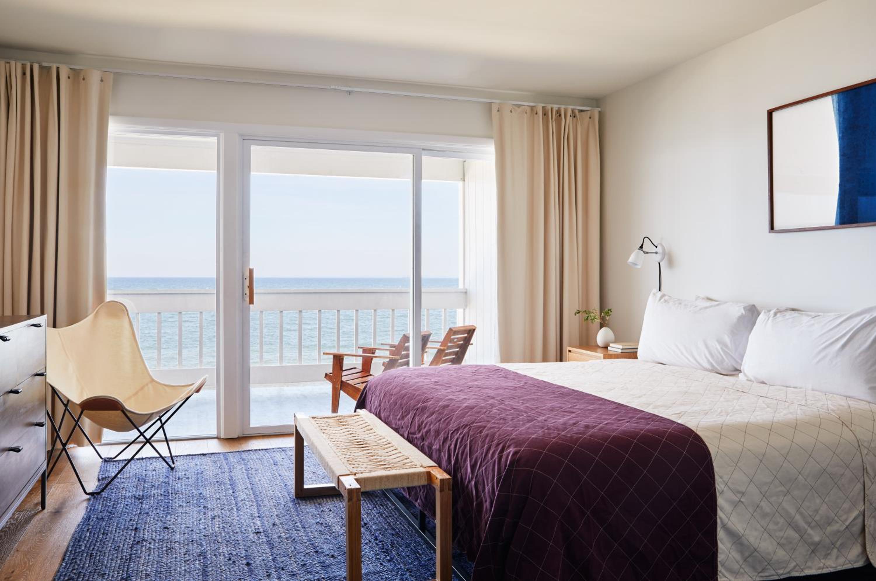 One Bedroom Luxury Suite with King Bed photo 2