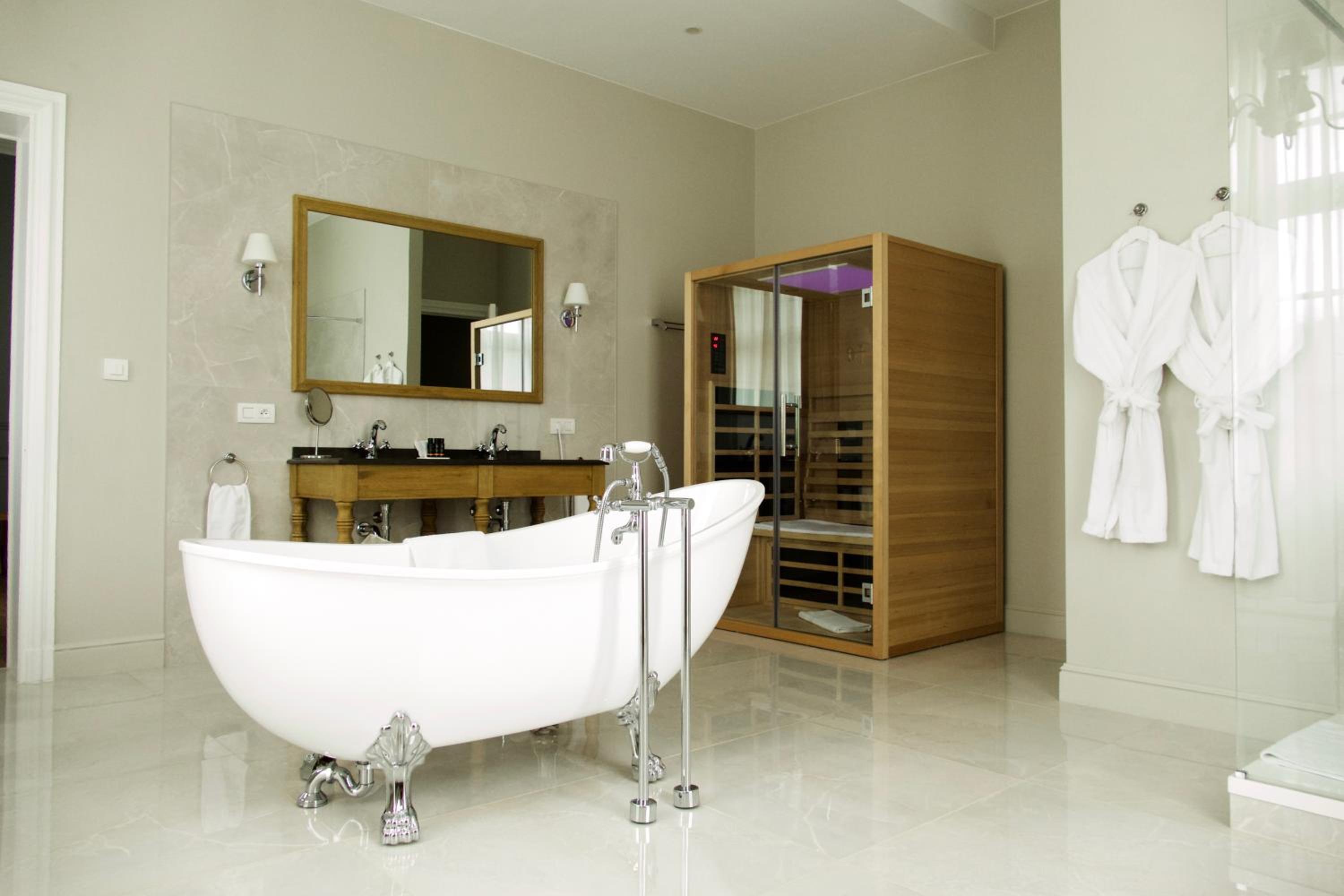 Superior Deluxe Double Or Twin Room  photo 3