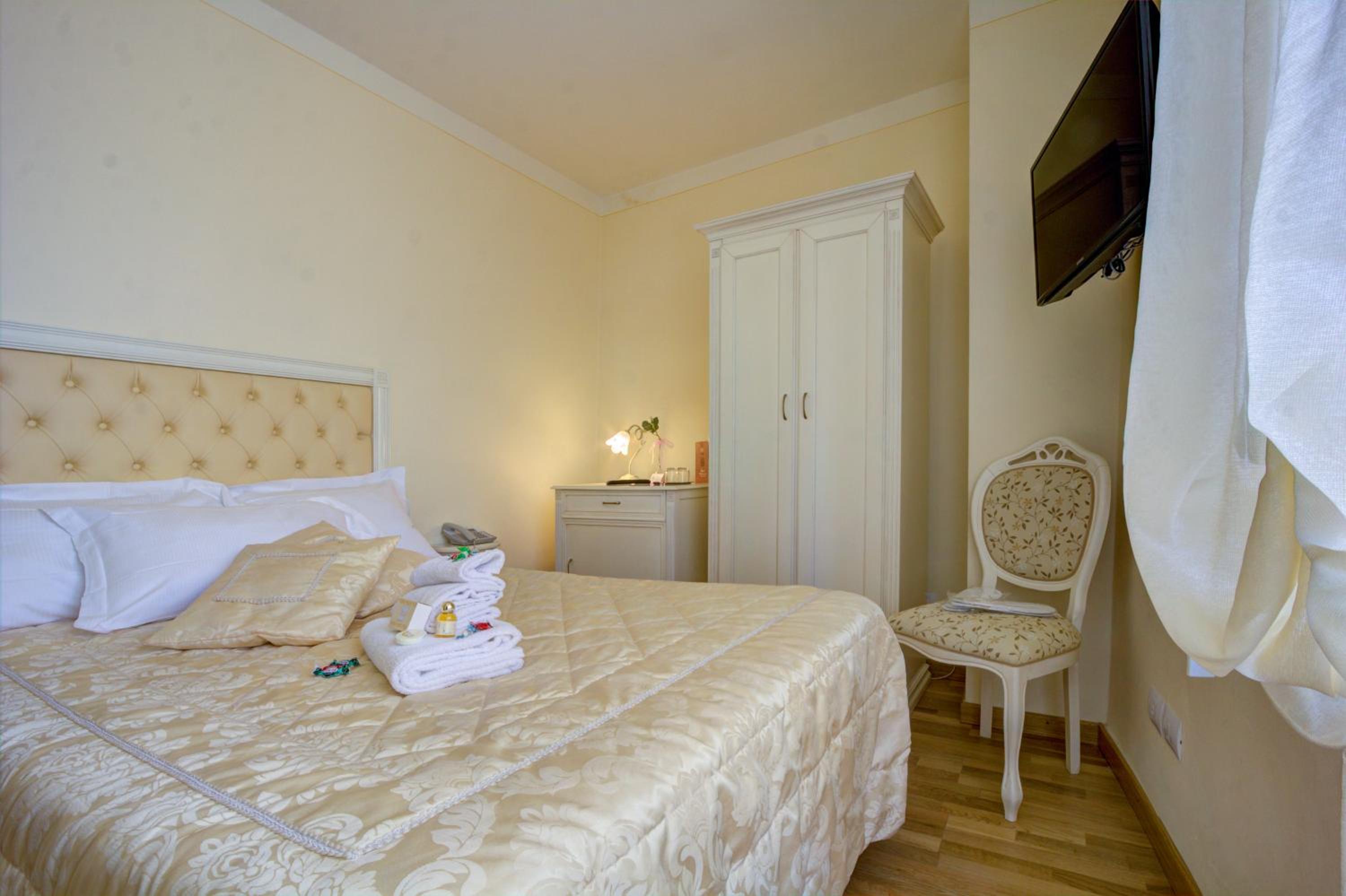 Basic Double Room photo 2
